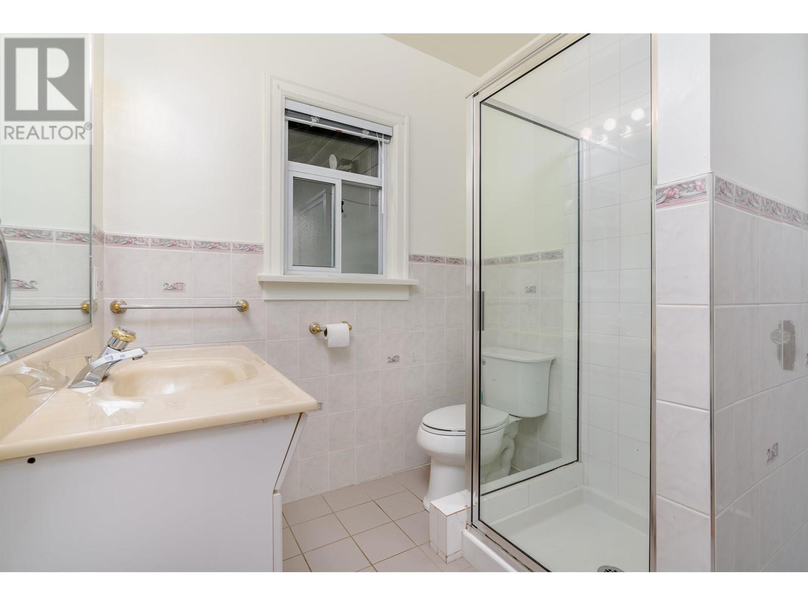 Listing Picture 19 of 23 : 5808 HOLLAND STREET, Vancouver / 溫哥華 - 魯藝地產 Yvonne Lu Group - MLS Medallion Club Member