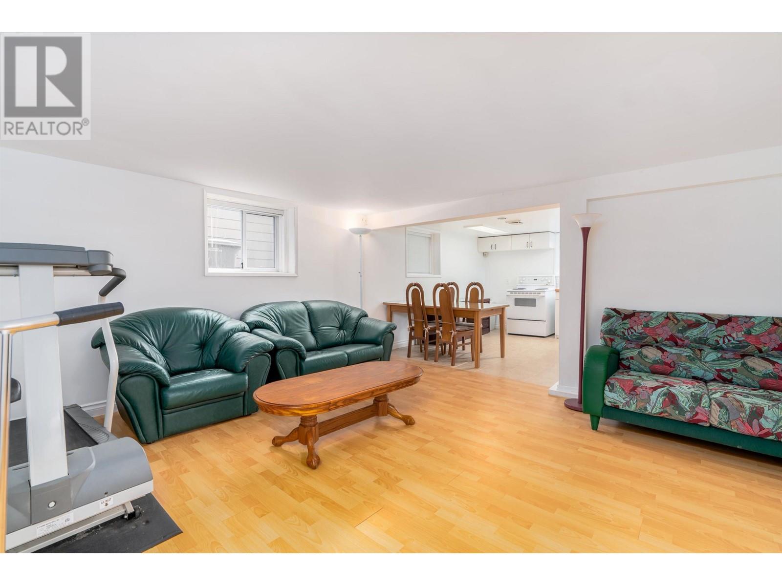 Listing Picture 7 of 23 : 5808 HOLLAND STREET, Vancouver / 溫哥華 - 魯藝地產 Yvonne Lu Group - MLS Medallion Club Member