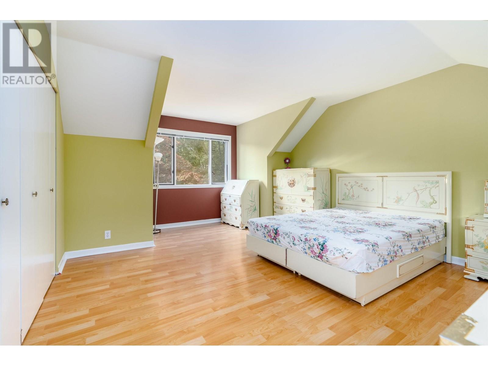 Listing Picture 12 of 23 : 5808 HOLLAND STREET, Vancouver / 溫哥華 - 魯藝地產 Yvonne Lu Group - MLS Medallion Club Member