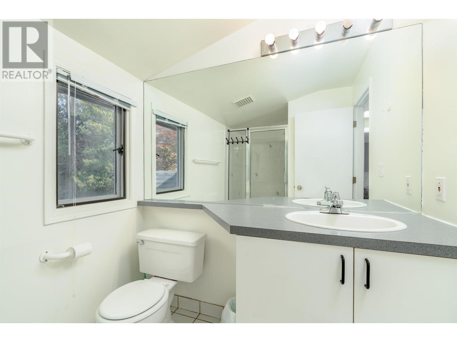 Listing Picture 16 of 23 : 5808 HOLLAND STREET, Vancouver / 溫哥華 - 魯藝地產 Yvonne Lu Group - MLS Medallion Club Member