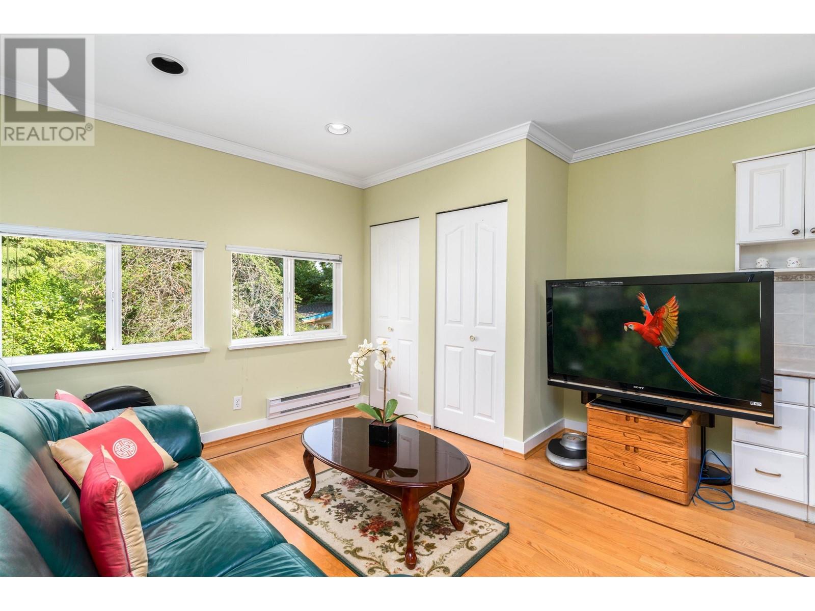 Listing Picture 8 of 23 : 5808 HOLLAND STREET, Vancouver / 溫哥華 - 魯藝地產 Yvonne Lu Group - MLS Medallion Club Member