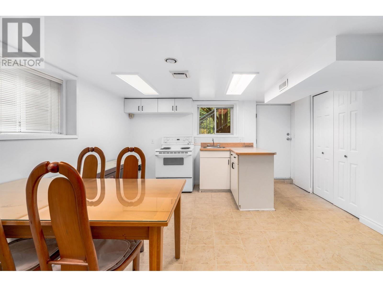 Listing Picture 20 of 23 : 5808 HOLLAND STREET, Vancouver / 溫哥華 - 魯藝地產 Yvonne Lu Group - MLS Medallion Club Member