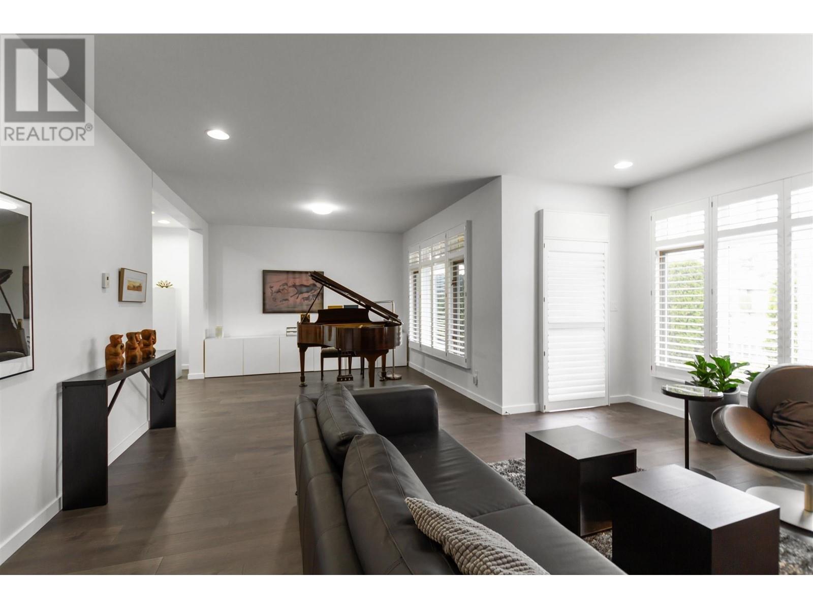 303 6505 3 Avenue, Delta, British Columbia  V4L 2N1 - Photo 3 - R2970565