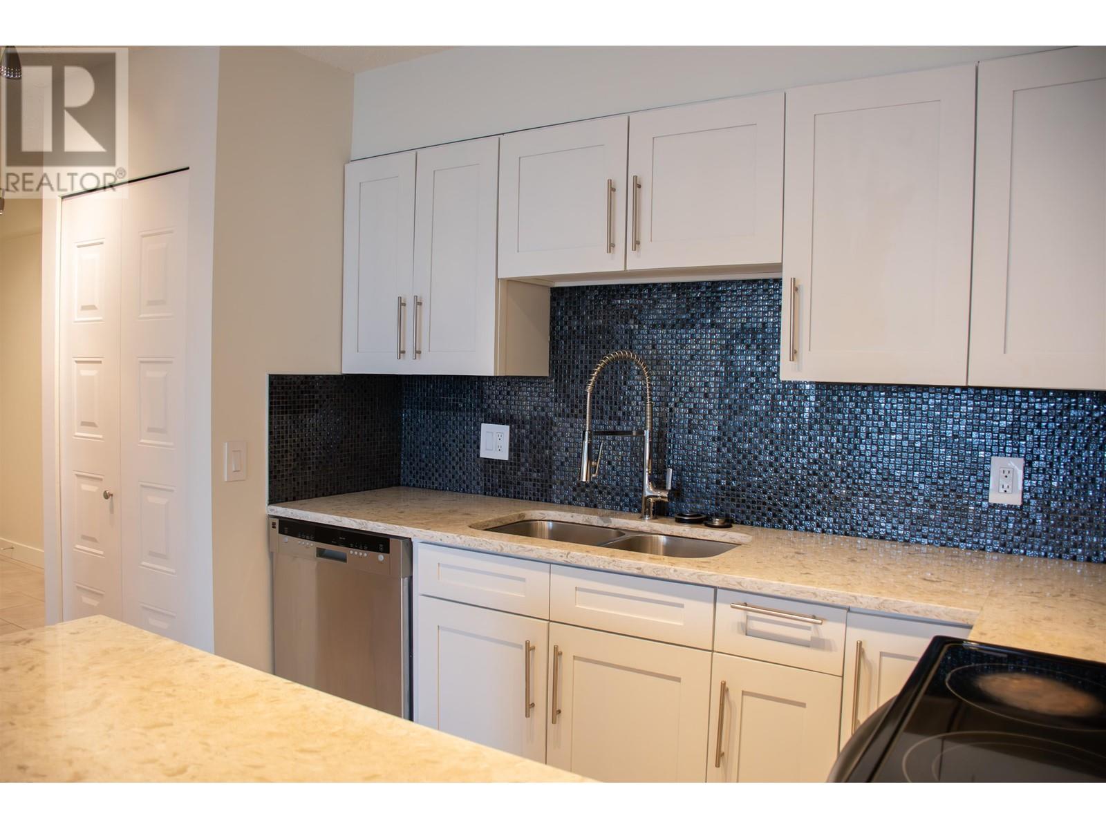 Listing Picture 10 of 23 : 1301 3970 CARRIGAN COURT, Burnaby / 本拿比 - 魯藝地產 Yvonne Lu Group - MLS Medallion Club Member
