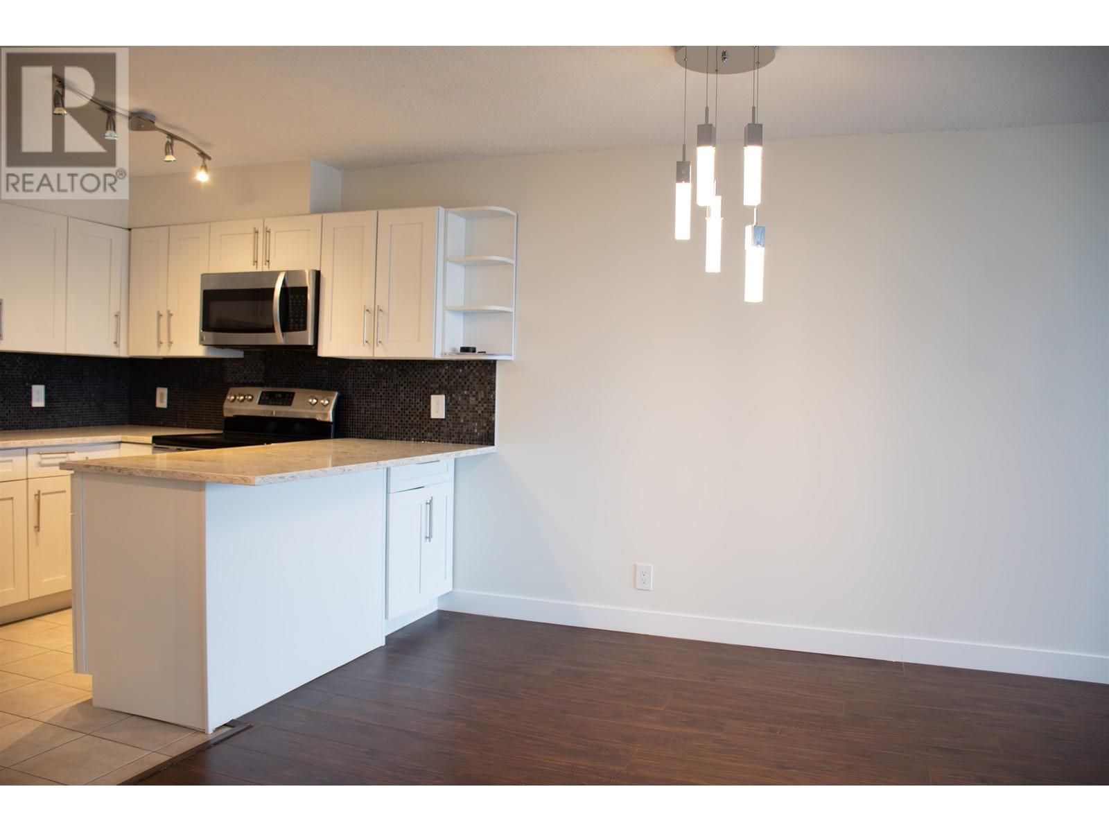 Listing Picture 11 of 23 : 1301 3970 CARRIGAN COURT, Burnaby / 本拿比 - 魯藝地產 Yvonne Lu Group - MLS Medallion Club Member
