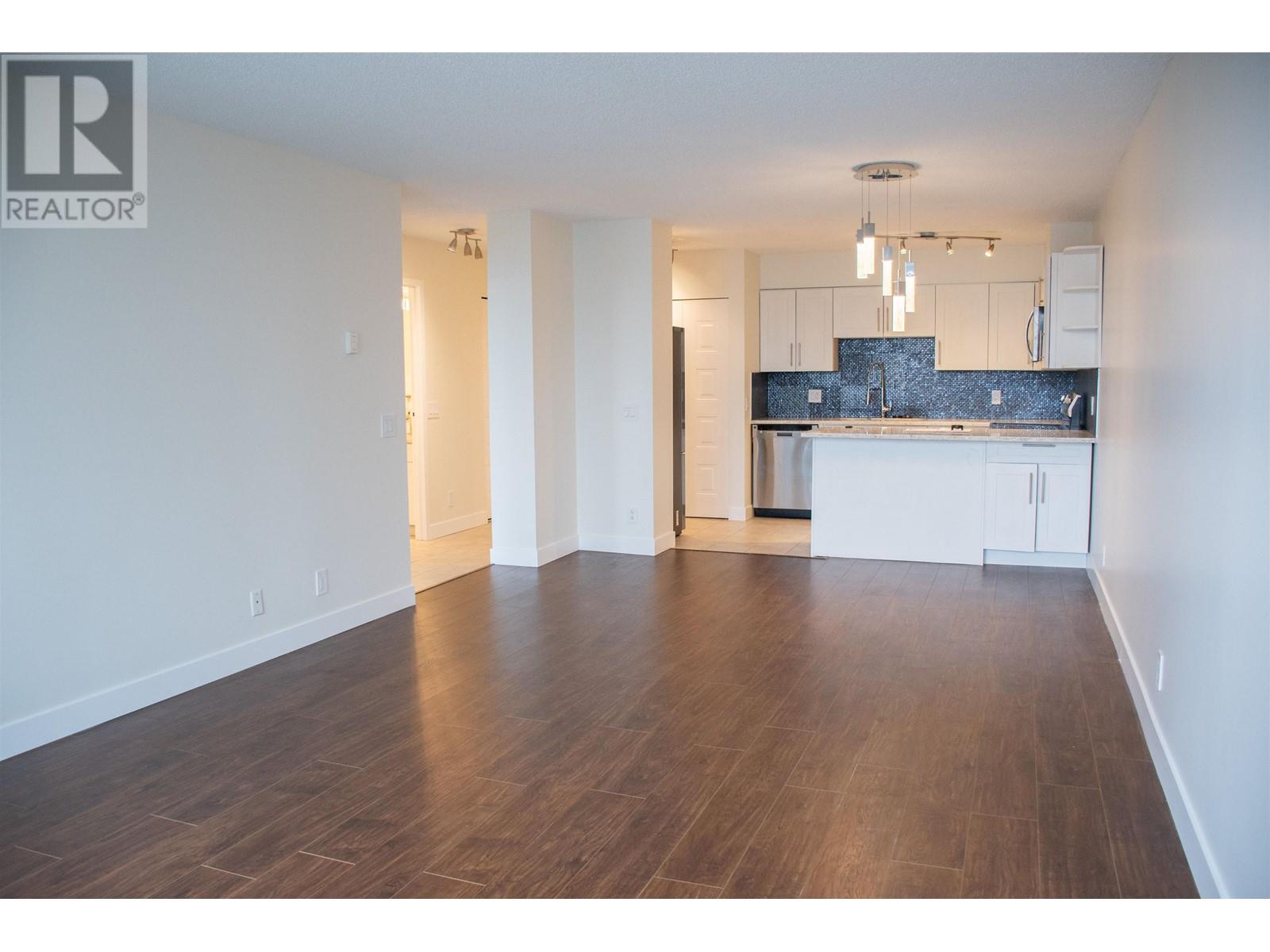Listing Picture 17 of 23 : 1301 3970 CARRIGAN COURT, Burnaby / 本拿比 - 魯藝地產 Yvonne Lu Group - MLS Medallion Club Member