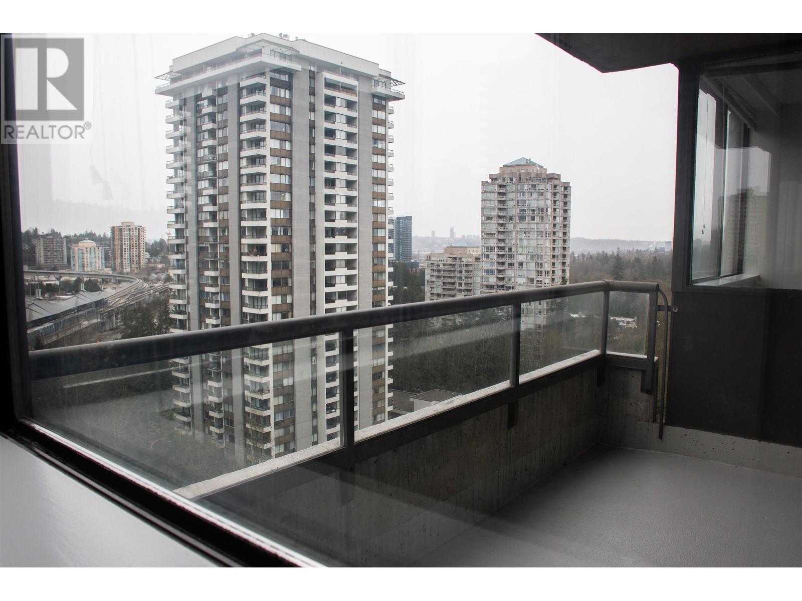Listing Picture 2 of 23 : 1301 3970 CARRIGAN COURT, Burnaby / 本拿比 - 魯藝地產 Yvonne Lu Group - MLS Medallion Club Member