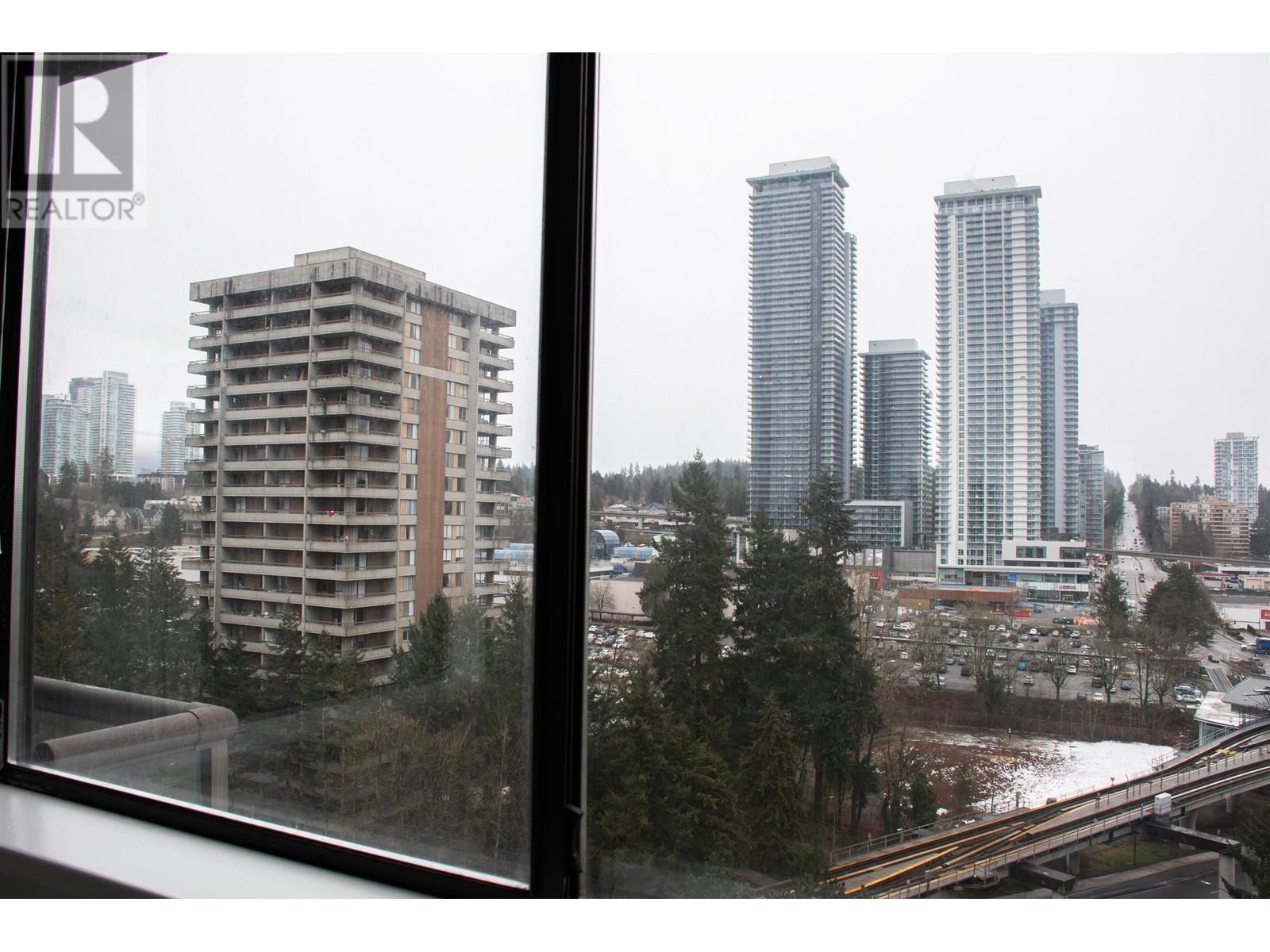 Listing Picture 3 of 23 : 1301 3970 CARRIGAN COURT, Burnaby / 本拿比 - 魯藝地產 Yvonne Lu Group - MLS Medallion Club Member