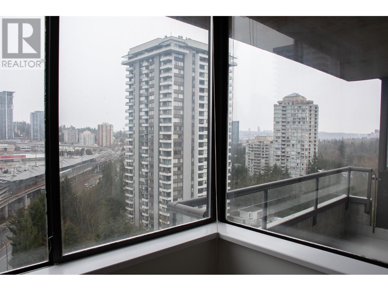 Listing Picture 5 of 23 : 1301 3970 CARRIGAN COURT, Burnaby / 本拿比 - 魯藝地產 Yvonne Lu Group - MLS Medallion Club Member