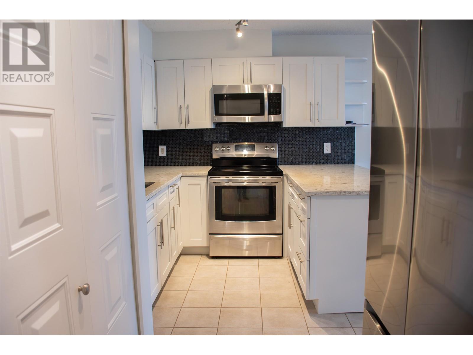 Listing Picture 7 of 23 : 1301 3970 CARRIGAN COURT, Burnaby / 本拿比 - 魯藝地產 Yvonne Lu Group - MLS Medallion Club Member