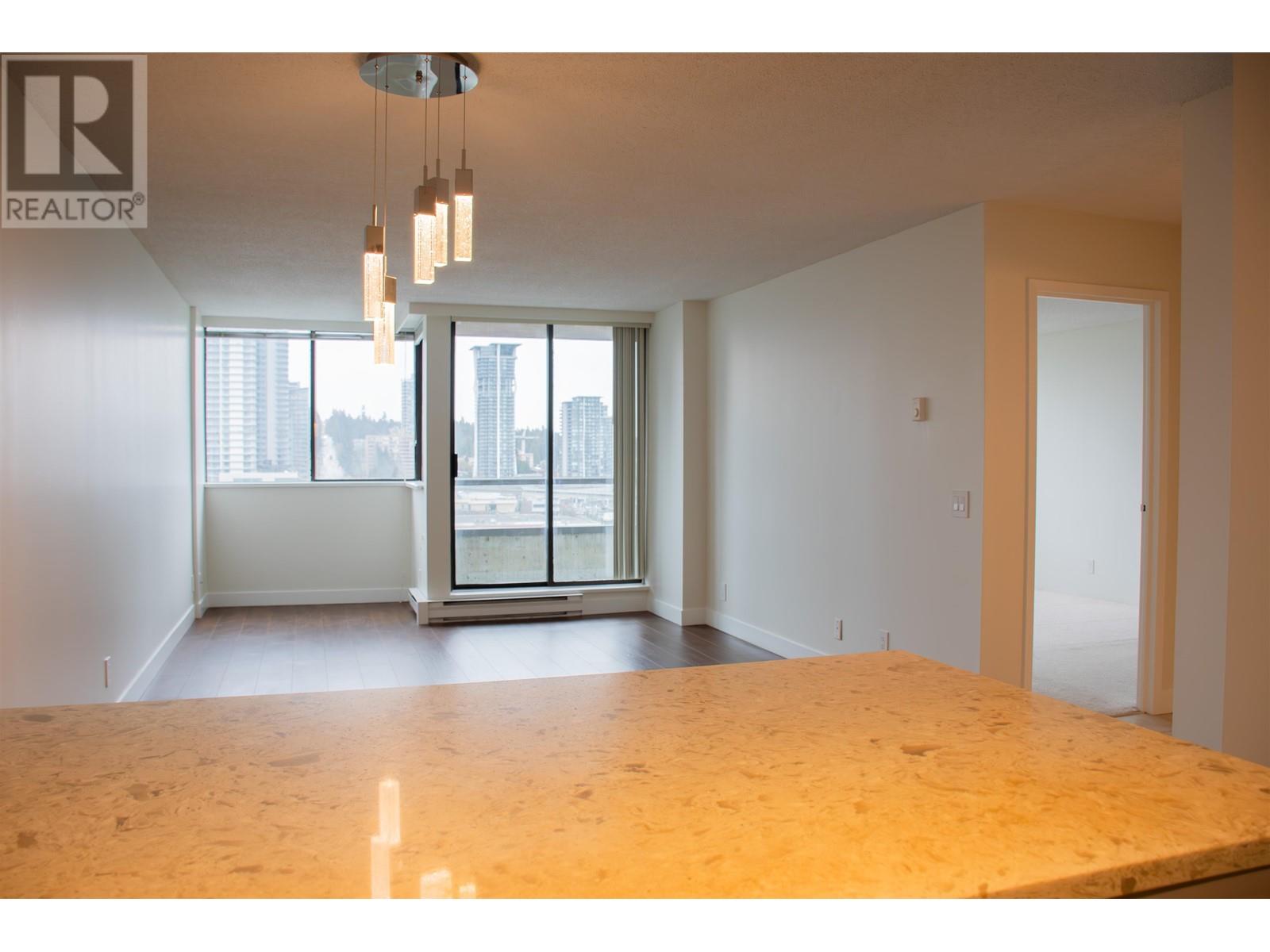 Listing Picture 8 of 23 : 1301 3970 CARRIGAN COURT, Burnaby / 本拿比 - 魯藝地產 Yvonne Lu Group - MLS Medallion Club Member