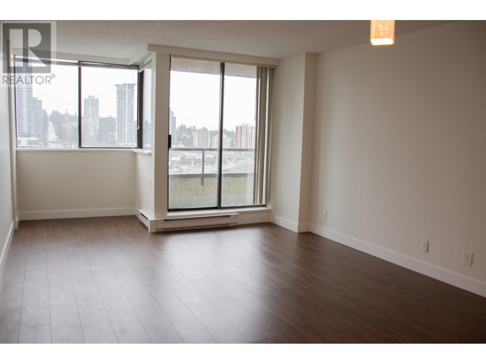 Listing Picture 9 of 23 : 1301 3970 CARRIGAN COURT, Burnaby / 本拿比 - 魯藝地產 Yvonne Lu Group - MLS Medallion Club Member