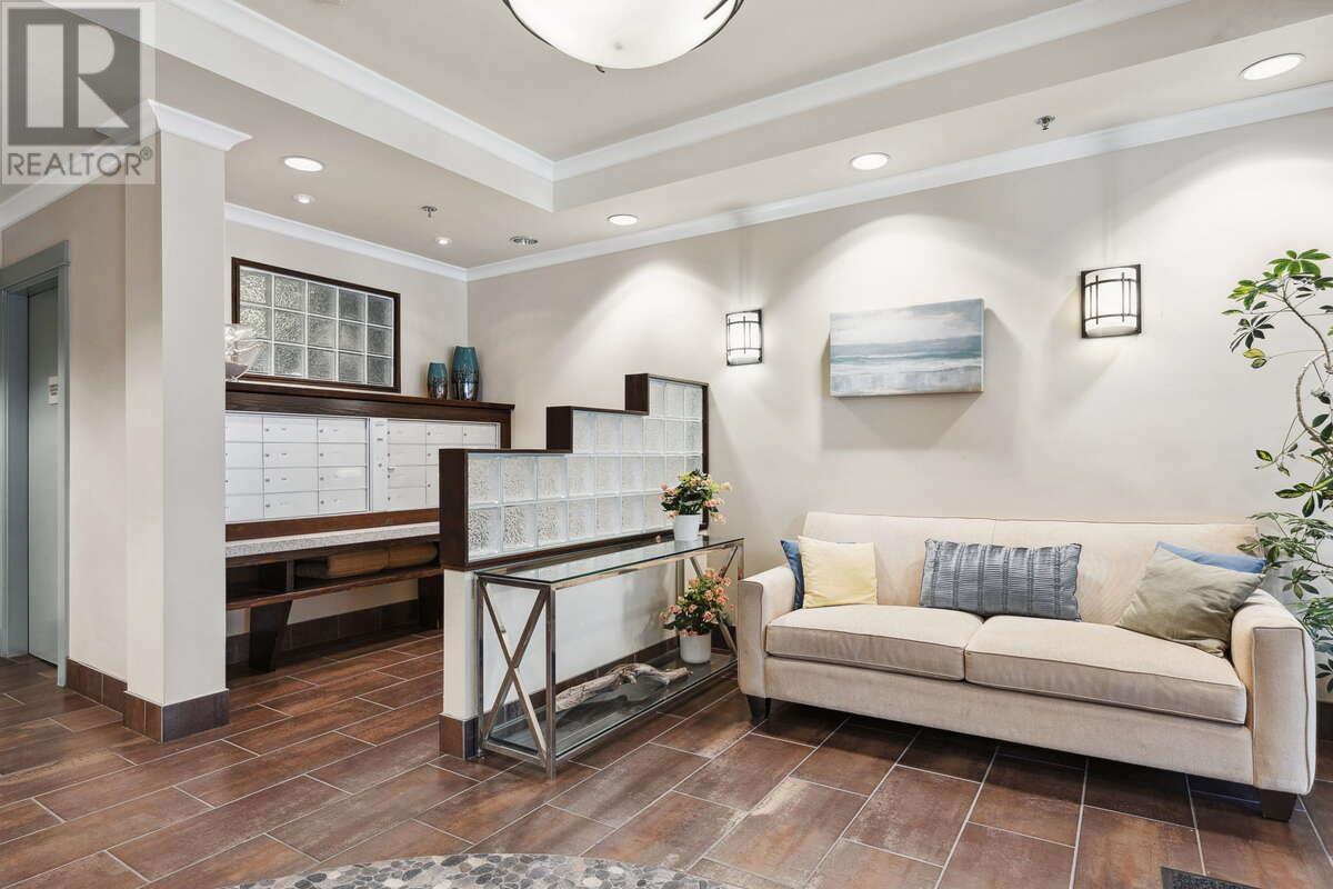 209 6688 Royal Avenue, West Vancouver, British Columbia  V7W 2B9 - Photo 3 - R2970570