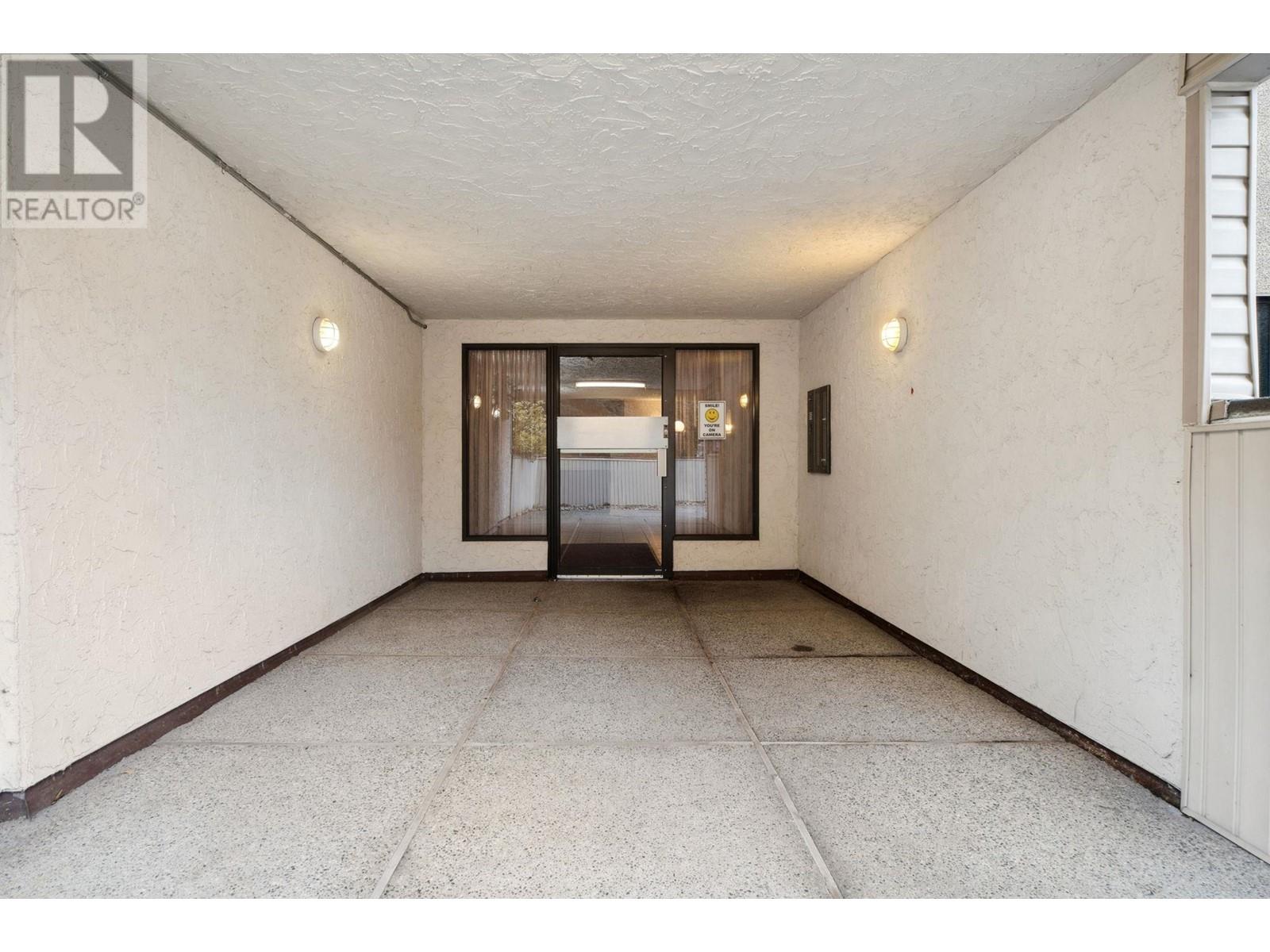 Listing Picture 3 of 25 : 217 8291 PARK ROAD, Richmond / 烈治文 - 魯藝地產 Yvonne Lu Group - MLS Medallion Club Member