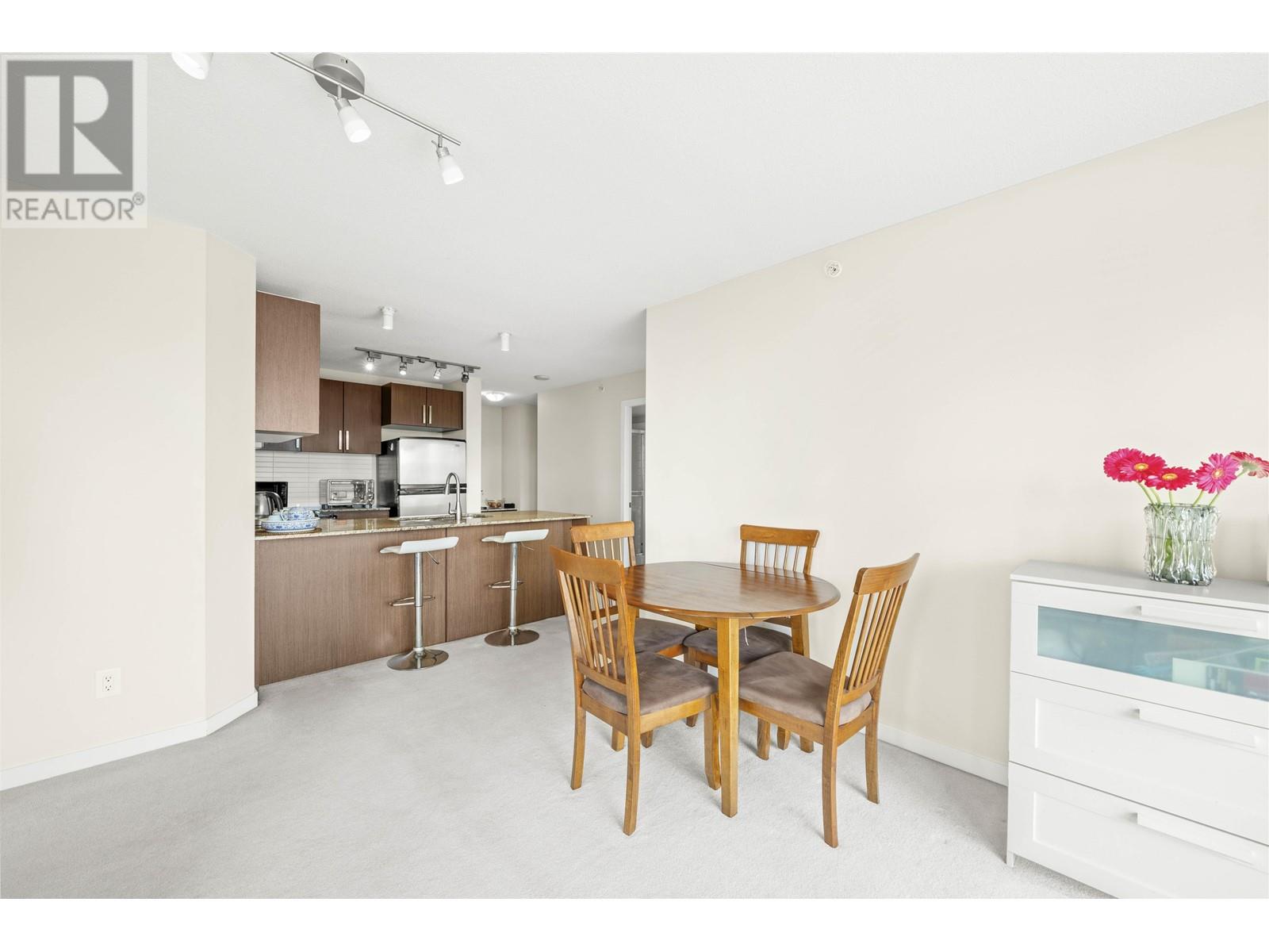 Listing Picture 11 of 35 : 1108 9888 CAMERON STREET, Burnaby / 本拿比 - 魯藝地產 Yvonne Lu Group - MLS Medallion Club Member
