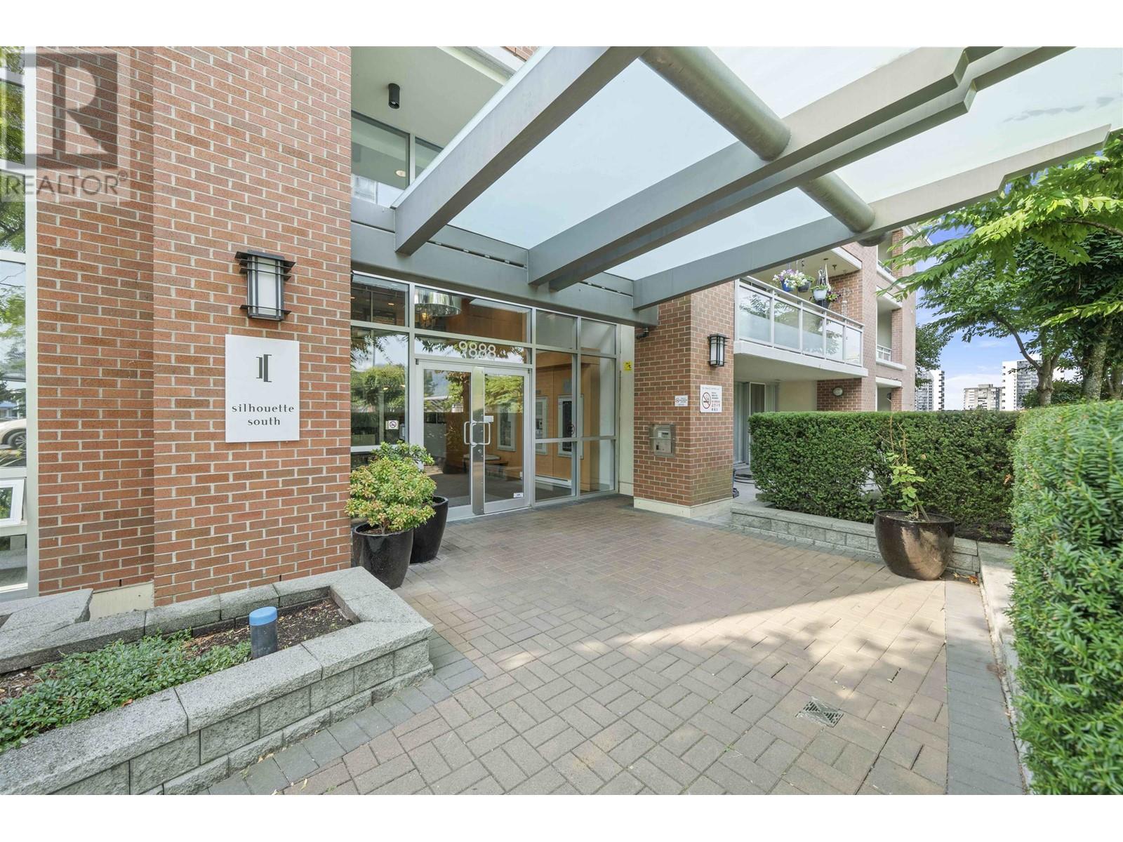 Listing Picture 2 of 35 : 1108 9888 CAMERON STREET, Burnaby / 本拿比 - 魯藝地產 Yvonne Lu Group - MLS Medallion Club Member