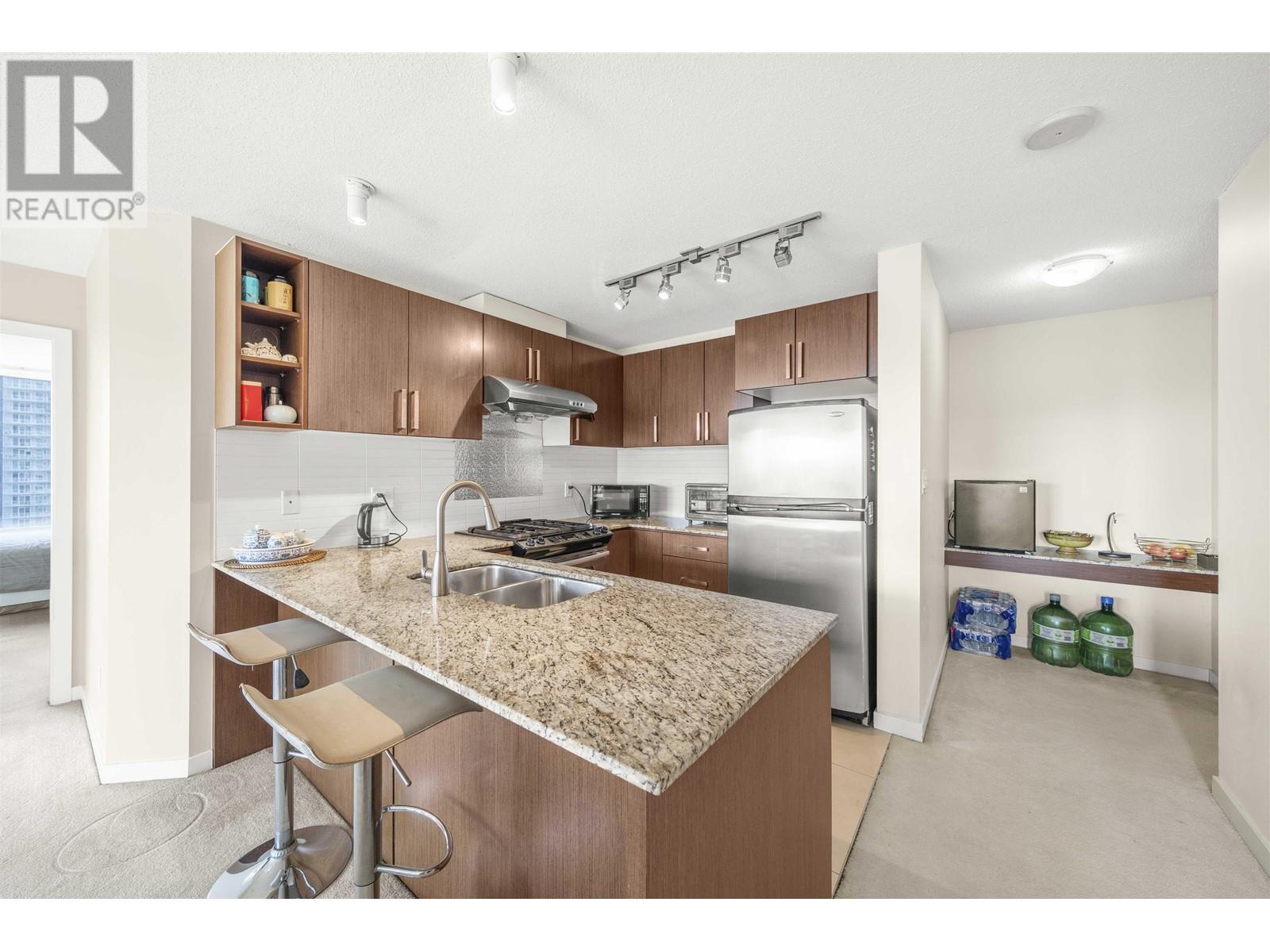 Listing Picture 3 of 35 : 1108 9888 CAMERON STREET, Burnaby / 本拿比 - 魯藝地產 Yvonne Lu Group - MLS Medallion Club Member