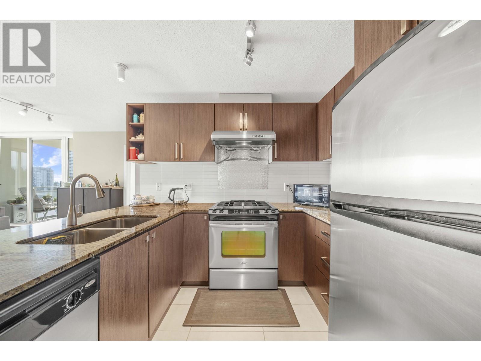 Listing Picture 4 of 35 : 1108 9888 CAMERON STREET, Burnaby / 本拿比 - 魯藝地產 Yvonne Lu Group - MLS Medallion Club Member