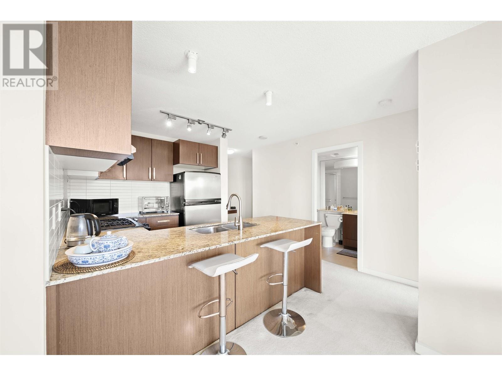 Listing Picture 5 of 35 : 1108 9888 CAMERON STREET, Burnaby / 本拿比 - 魯藝地產 Yvonne Lu Group - MLS Medallion Club Member