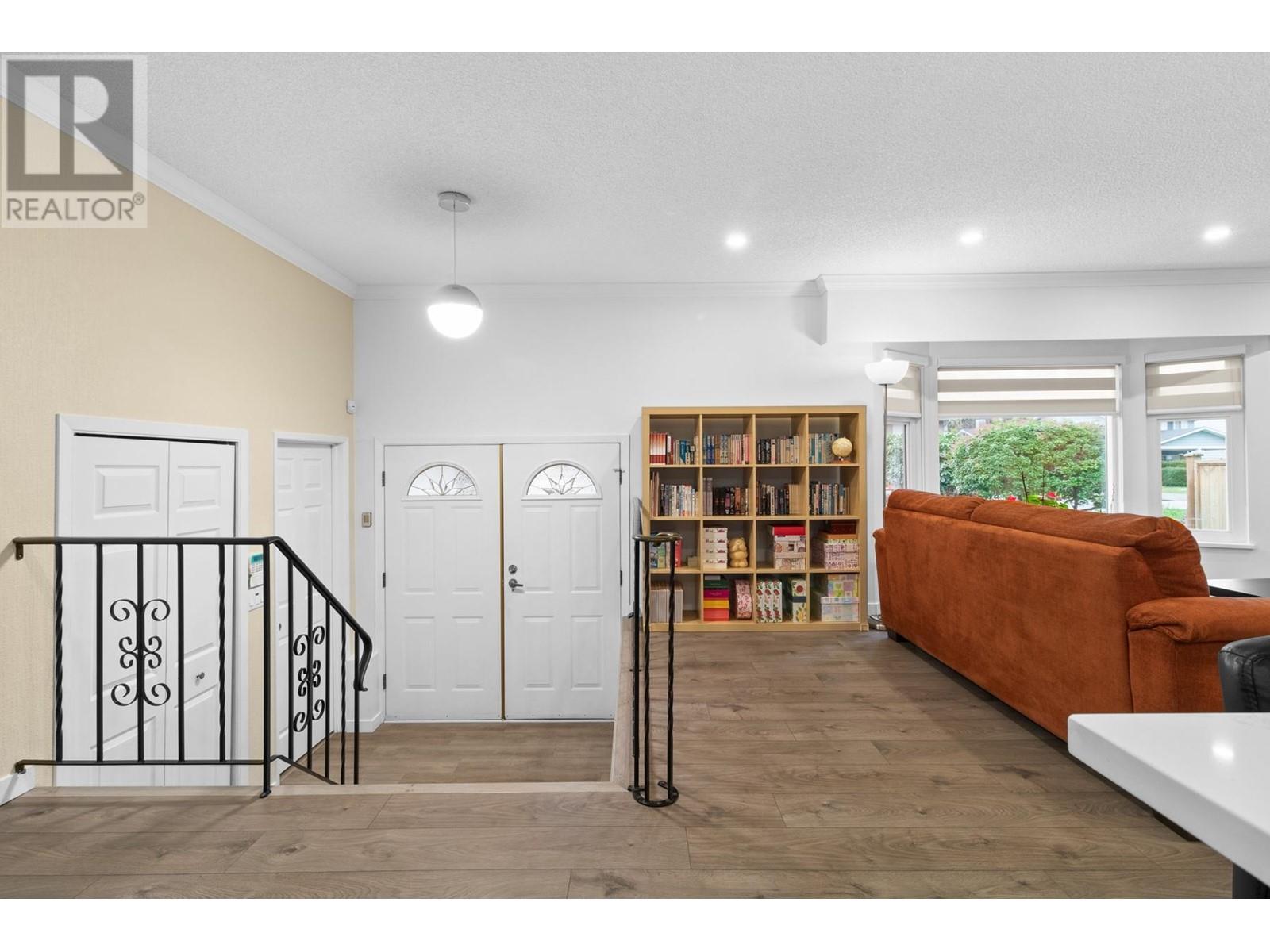 Property at 1037 SPRUCE AVENUE image 3
