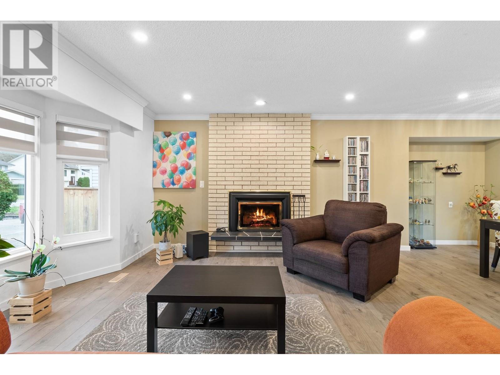 Property at 1037 SPRUCE AVENUE image 5