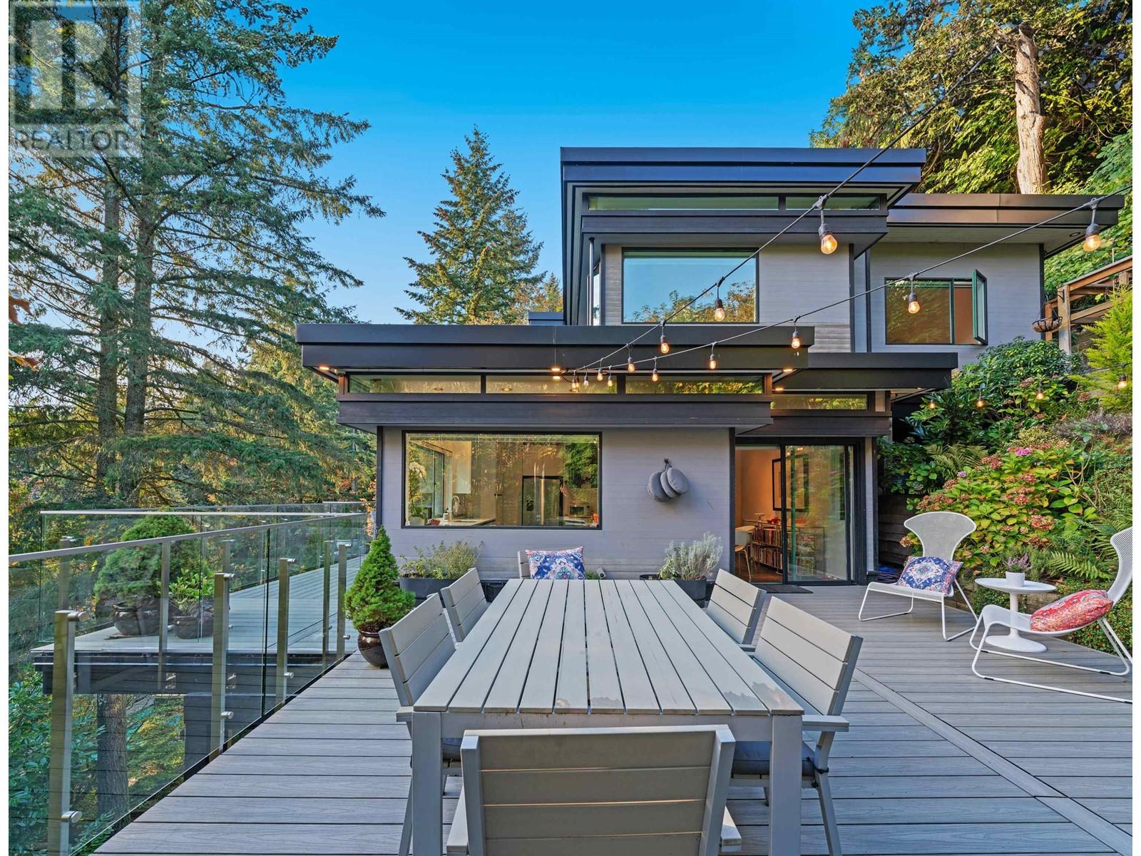 4125 Burkeridge Place, West Vancouver, British Columbia  V7V 3N1 - Photo 1 - R2970594