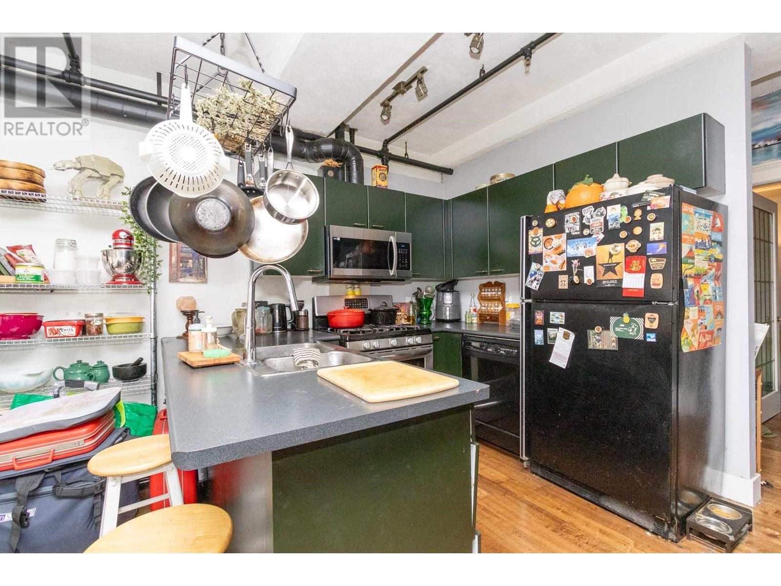 Property at 403 27 ALEXANDER STREET image 4
