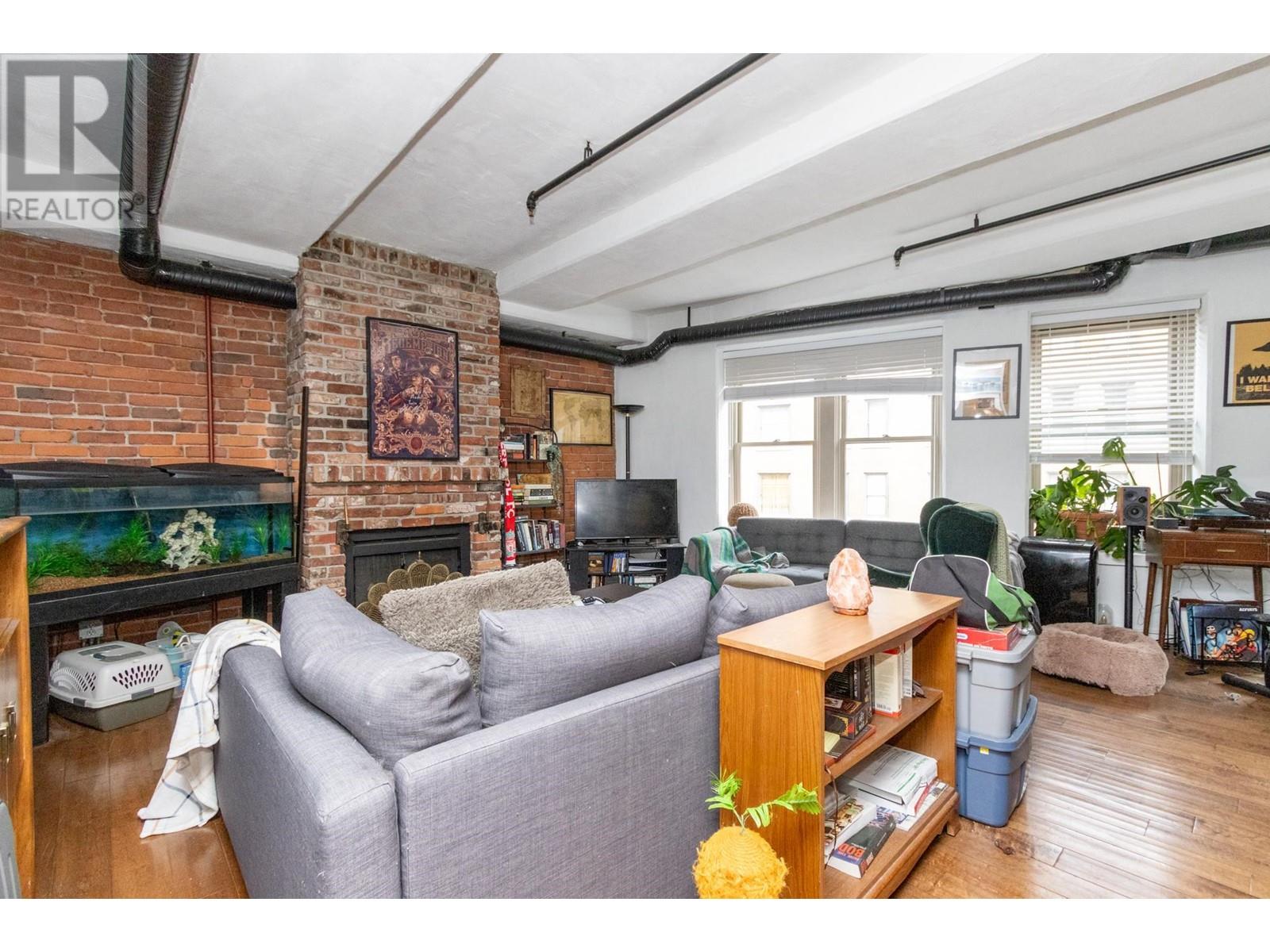 Property at 403 27 ALEXANDER STREET image 2