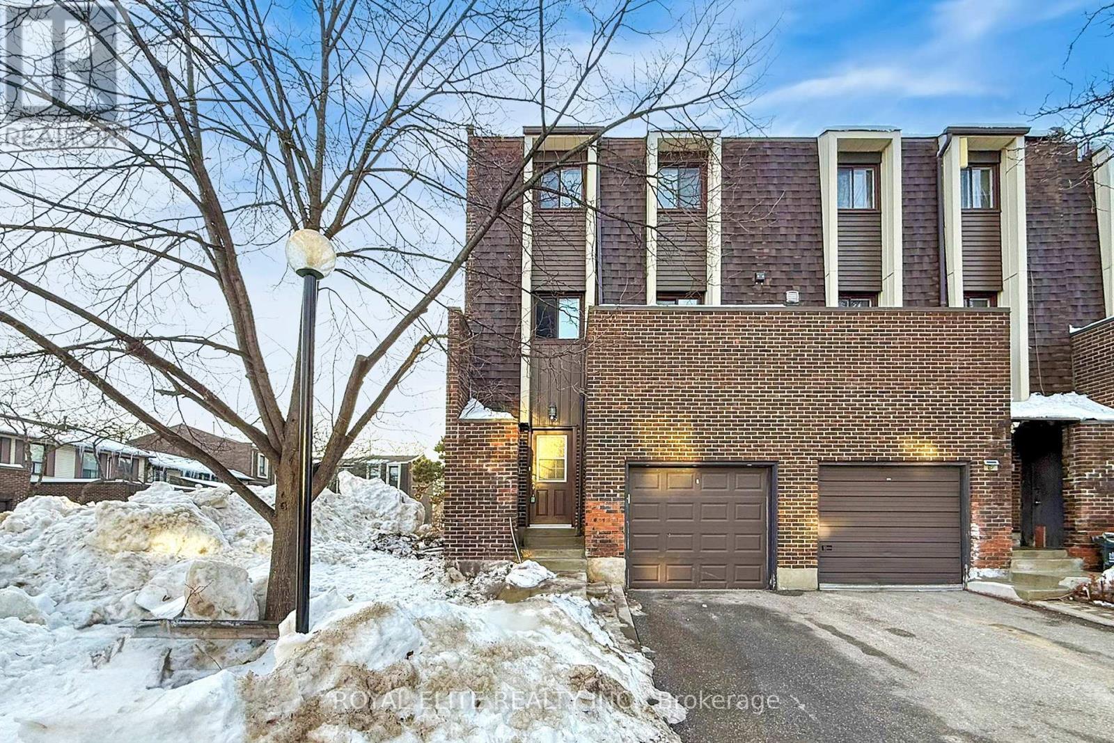 65 Spire Hill Way, Toronto, Ontario  M2H 3A5 - Photo 2 - C11986837