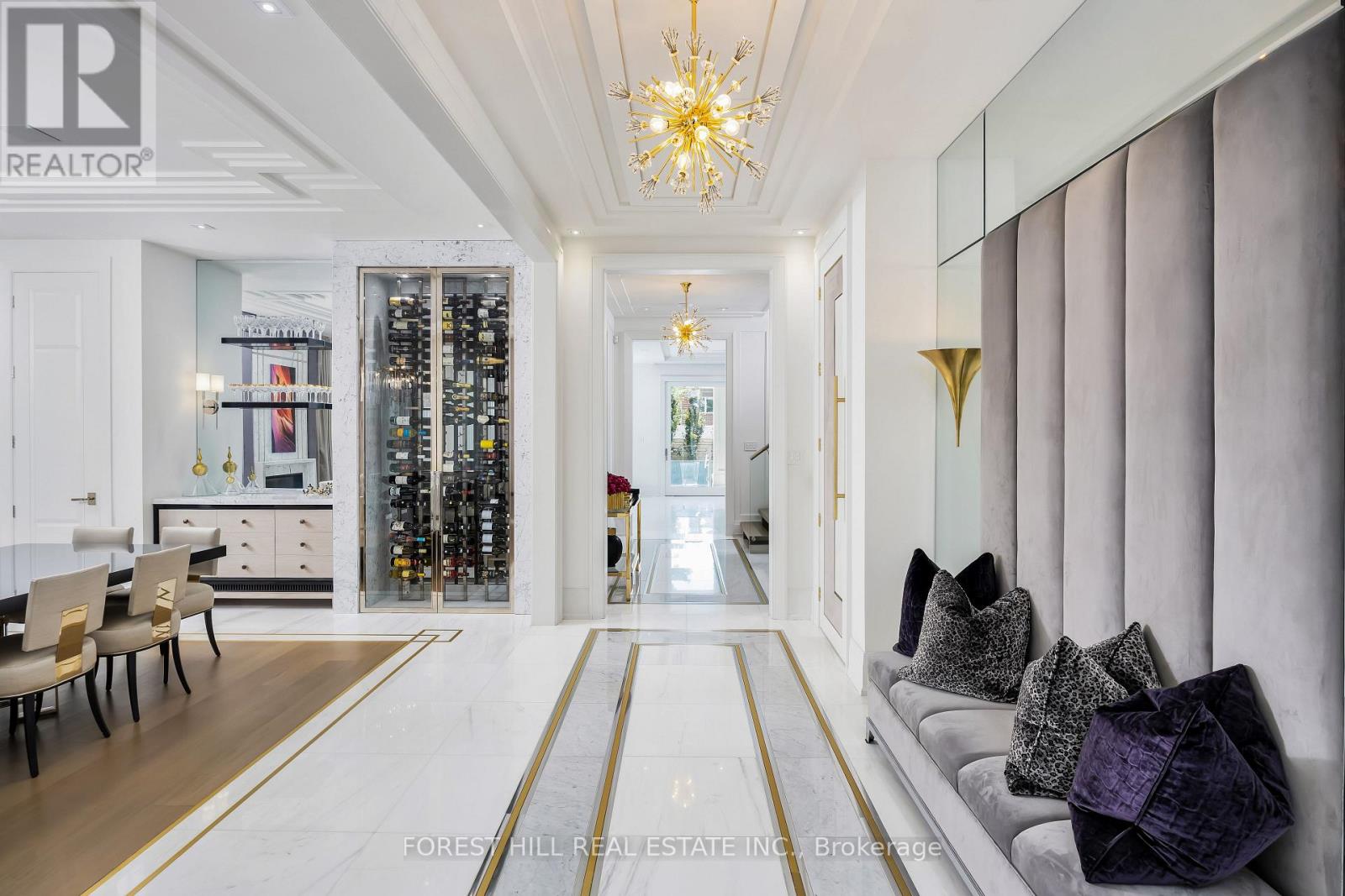 Property at 239 CORTLEIGH BOULEVARD image 4