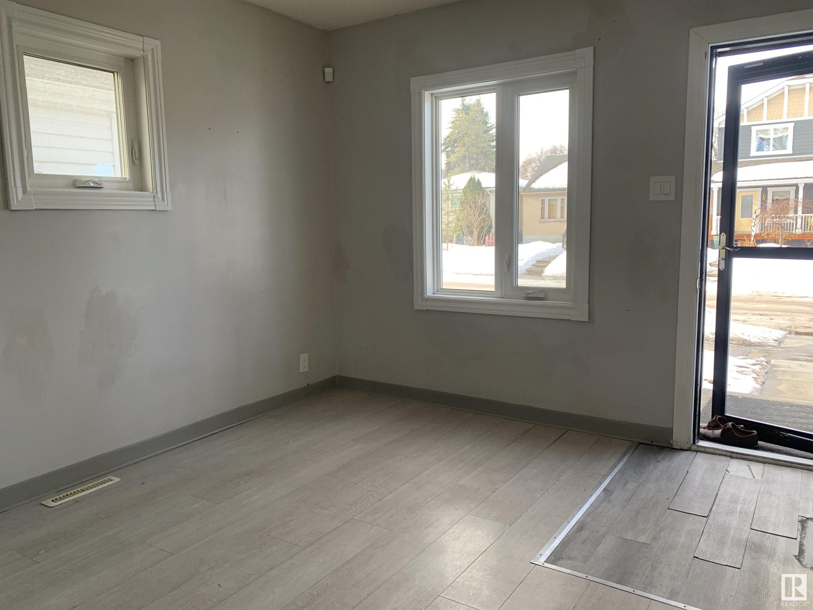 Property at 11939 63 ST NW image 3