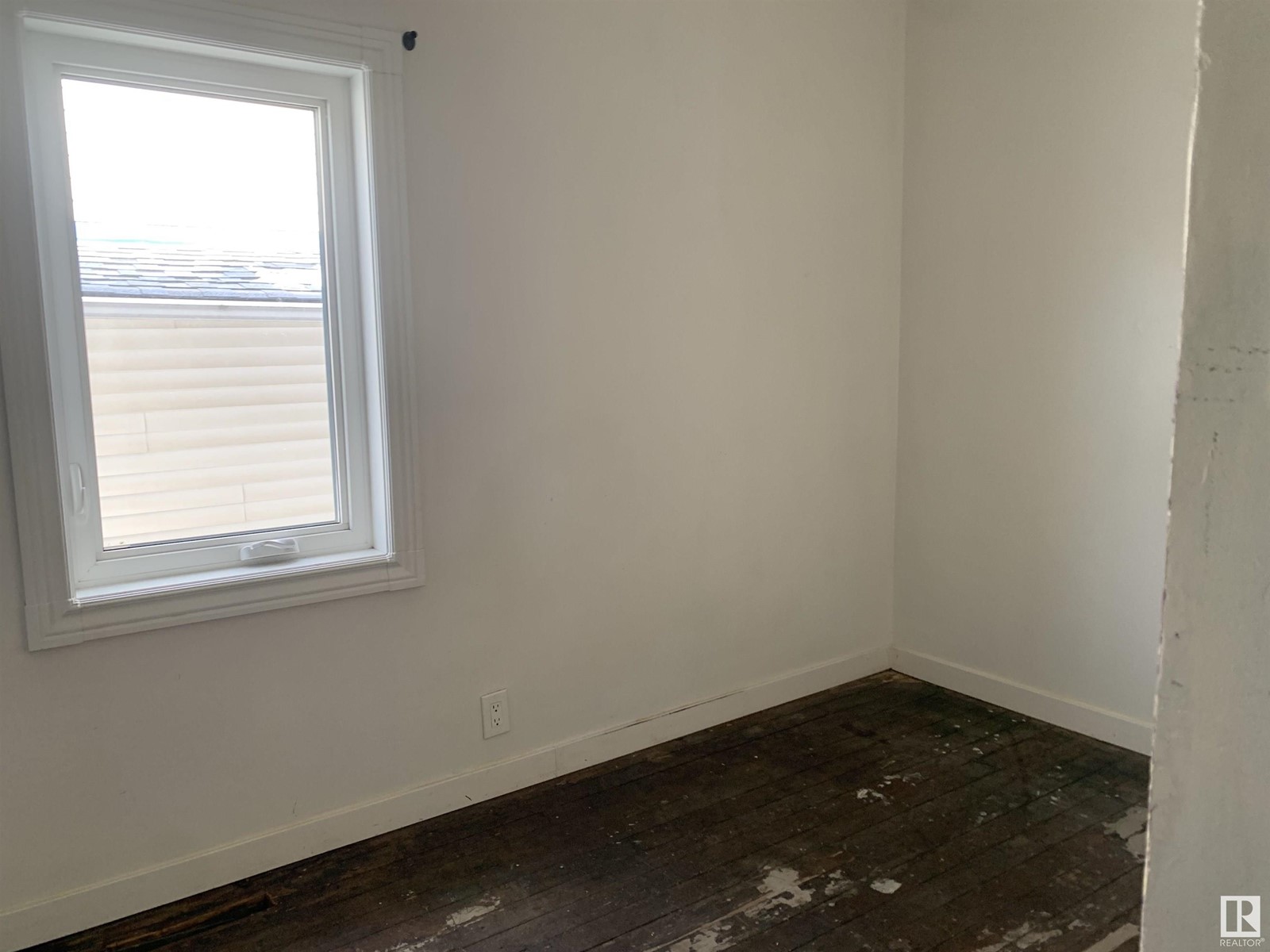 Property at 11939 63 ST NW image 4