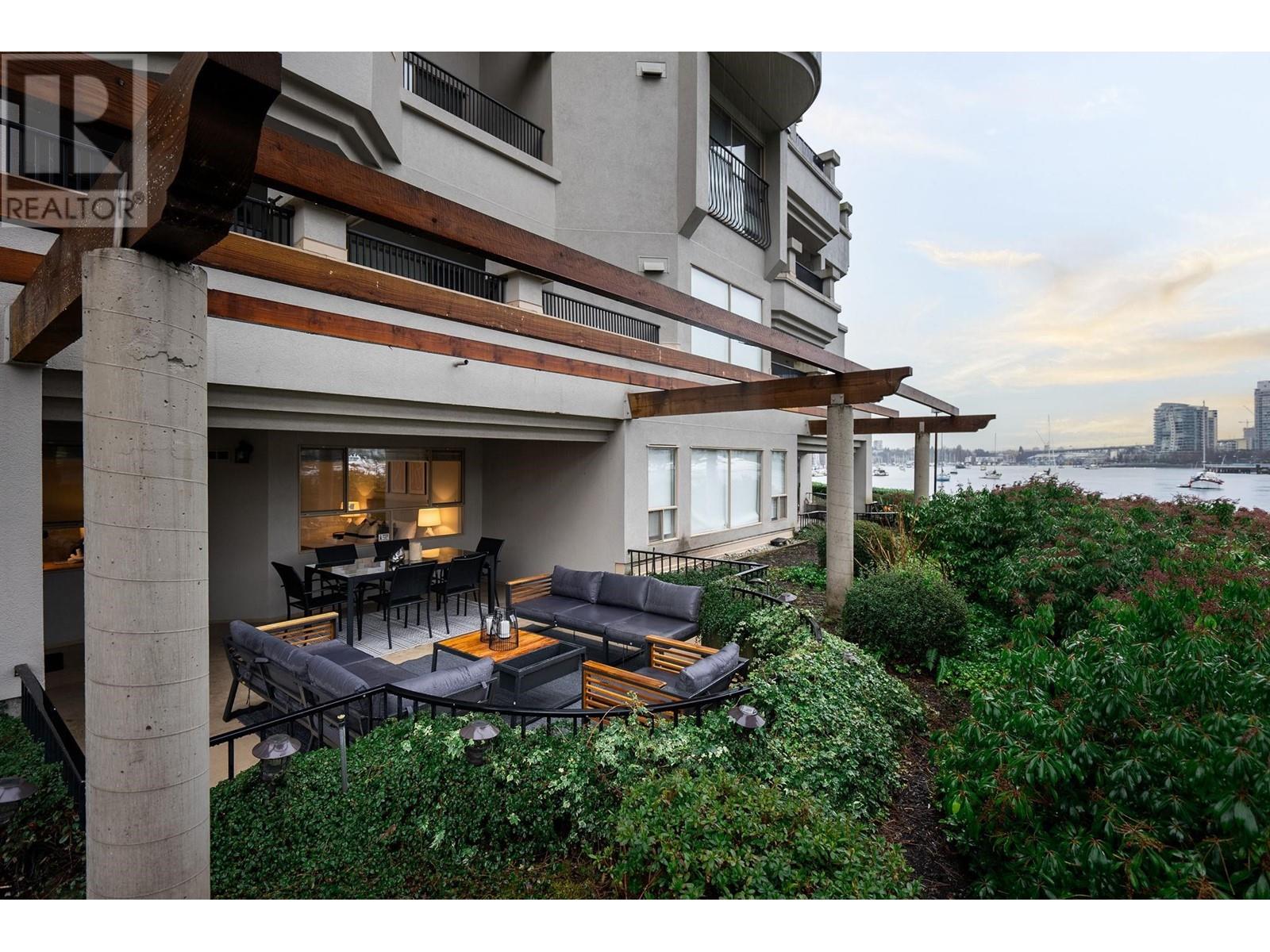 Listing Picture 2 of 40 : 111 1859 SPYGLASS PLACE, Vancouver / 溫哥華 - 魯藝地產 Yvonne Lu Group - MLS Medallion Club Member