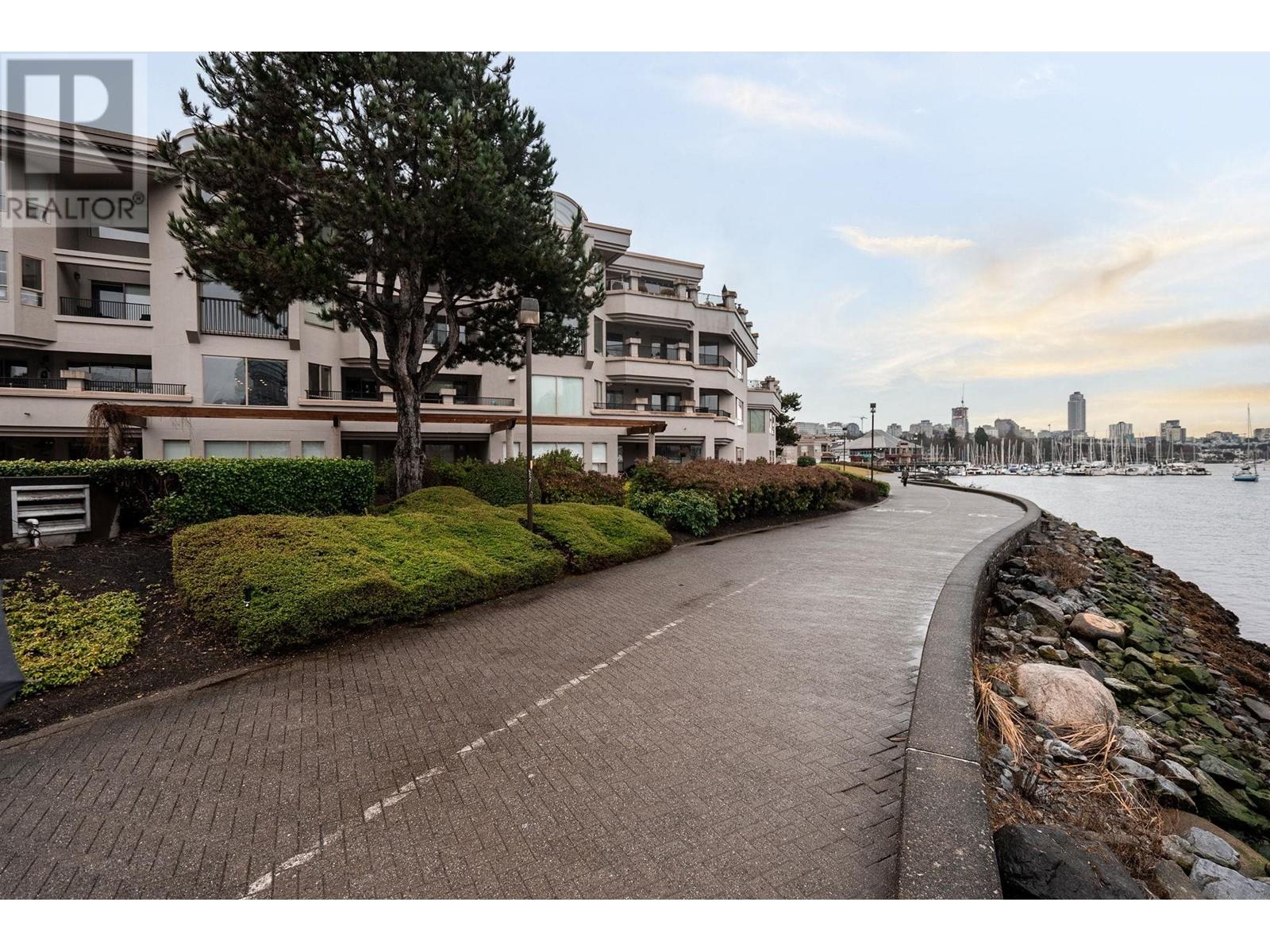 Listing Picture 36 of 40 : 111 1859 SPYGLASS PLACE, Vancouver / 溫哥華 - 魯藝地產 Yvonne Lu Group - MLS Medallion Club Member