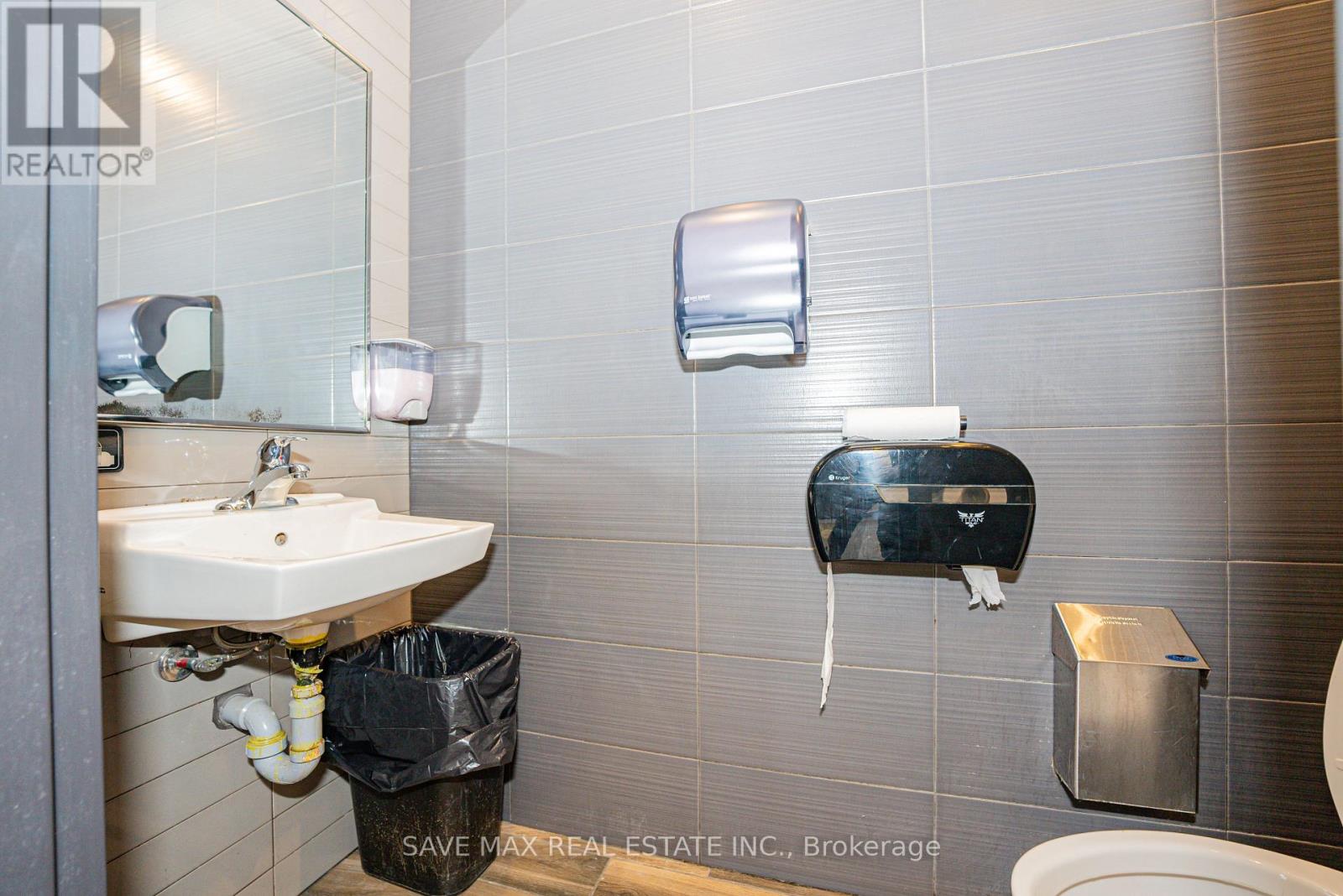 101 - 515 Lakeshore Road E, Mississauga, Ontario  L5G 1H9 - Photo 34 - W11988217