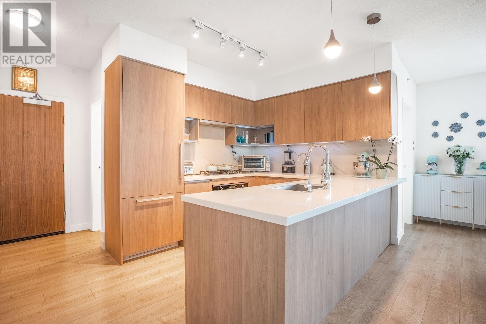 Listing Picture 7 of 40 : 3207 6588 NELSON AVENUE, Burnaby / 本拿比 - 魯藝地產 Yvonne Lu Group - MLS Medallion Club Member