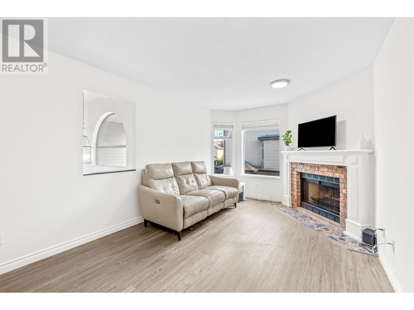 Listing Picture 5 of 19 : 11 8751 BENNETT ROAD, Richmond / 烈治文 - 魯藝地產 Yvonne Lu Group - MLS Medallion Club Member