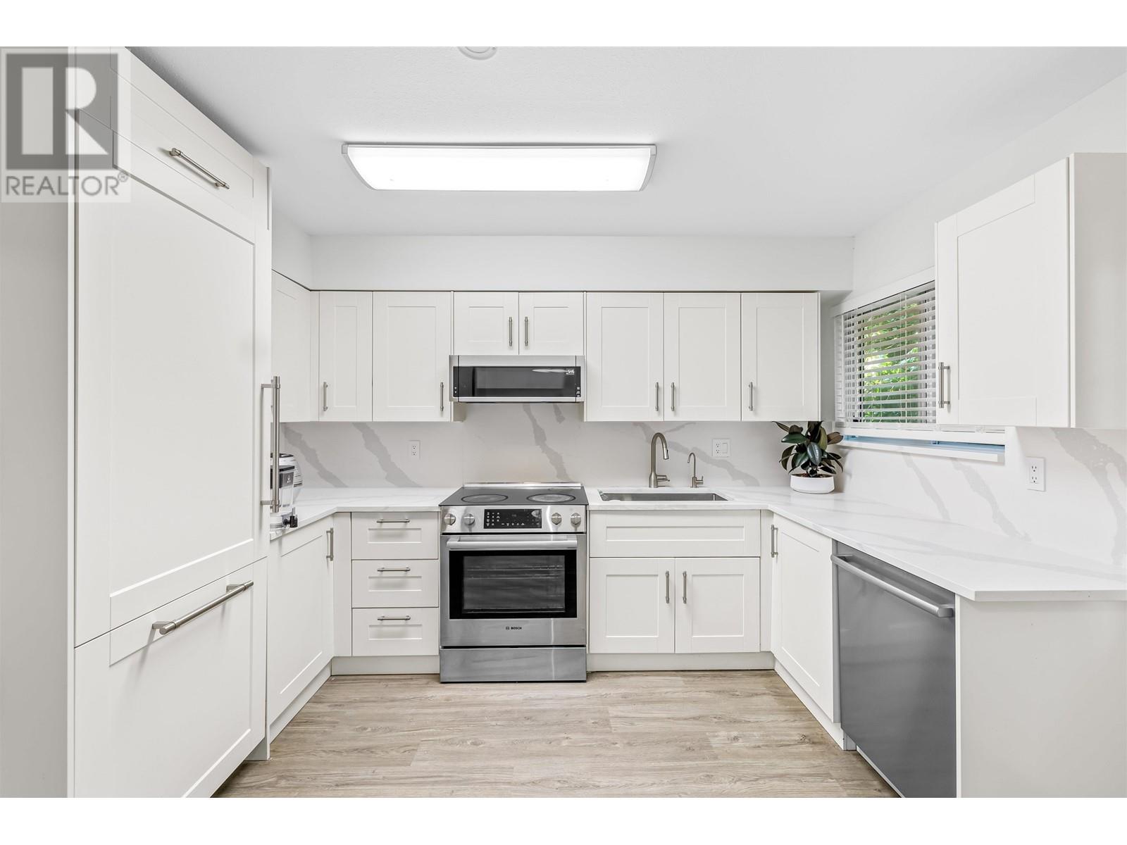 Listing Picture 2 of 19 : 11 8751 BENNETT ROAD, Richmond / 烈治文 - 魯藝地產 Yvonne Lu Group - MLS Medallion Club Member