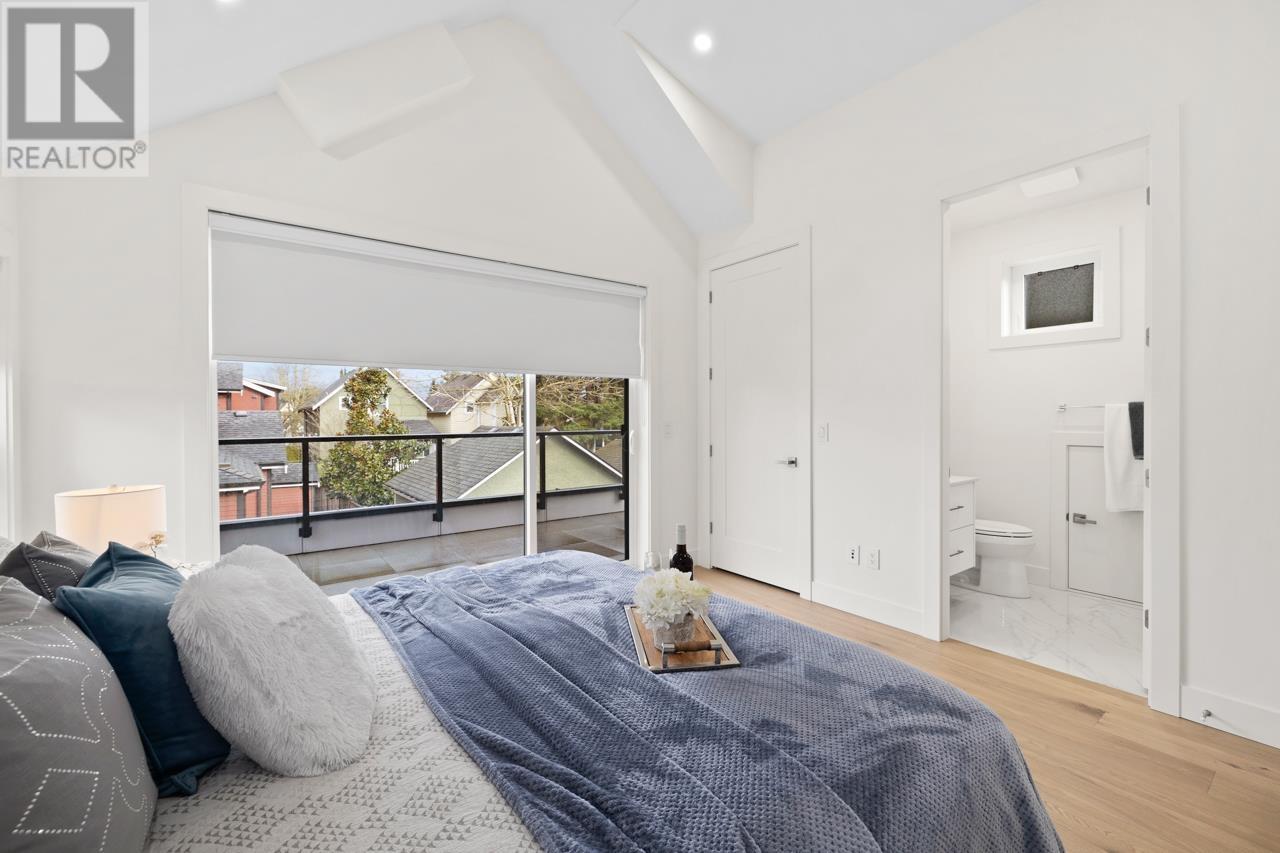 Listing Picture 23 of 33 : 1127 E 15TH AVENUE, Vancouver / 溫哥華 - 魯藝地產 Yvonne Lu Group - MLS Medallion Club Member