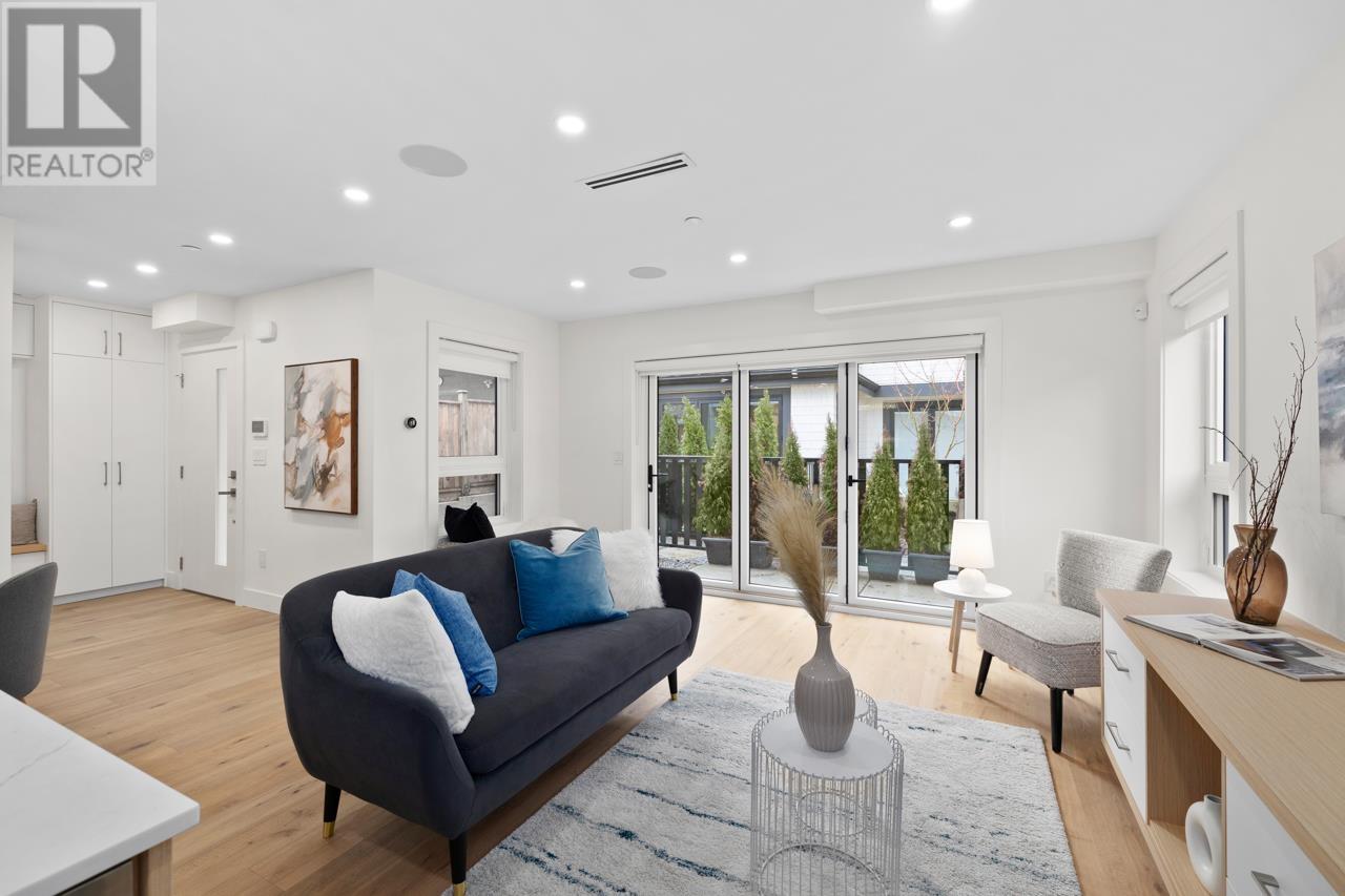 Listing Picture 2 of 33 : 1127 E 15TH AVENUE, Vancouver / 溫哥華 - 魯藝地產 Yvonne Lu Group - MLS Medallion Club Member