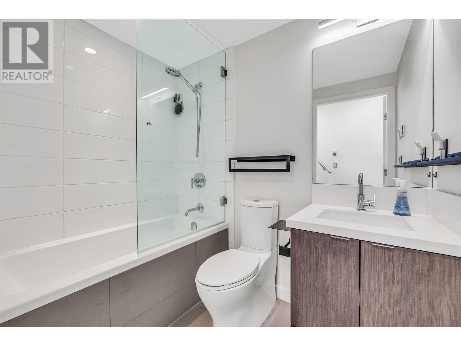 Listing Picture 10 of 22 : 607 417 GREAT NORTHERN WAY, Vancouver / 溫哥華 - 魯藝地產 Yvonne Lu Group - MLS Medallion Club Member