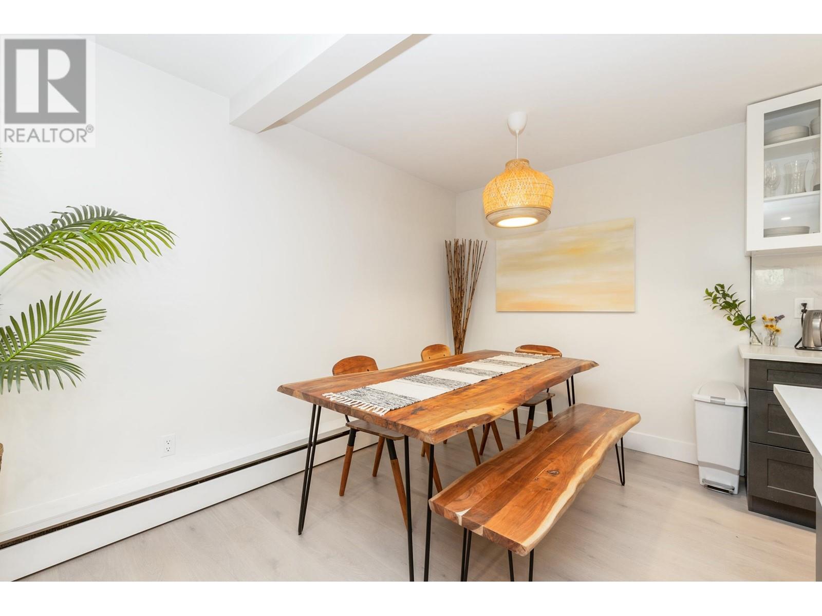 Listing Picture 5 of 21 : 226 9101 HORNE STREET, Burnaby / 本拿比 - 魯藝地產 Yvonne Lu Group - MLS Medallion Club Member