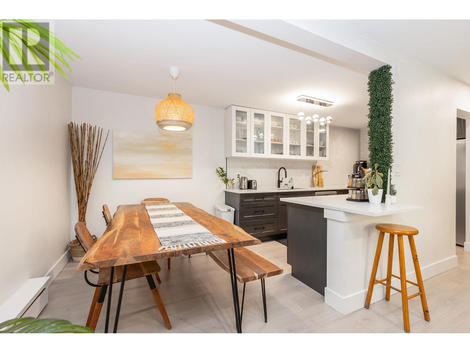 Listing Picture 6 of 21 : 226 9101 HORNE STREET, Burnaby / 本拿比 - 魯藝地產 Yvonne Lu Group - MLS Medallion Club Member