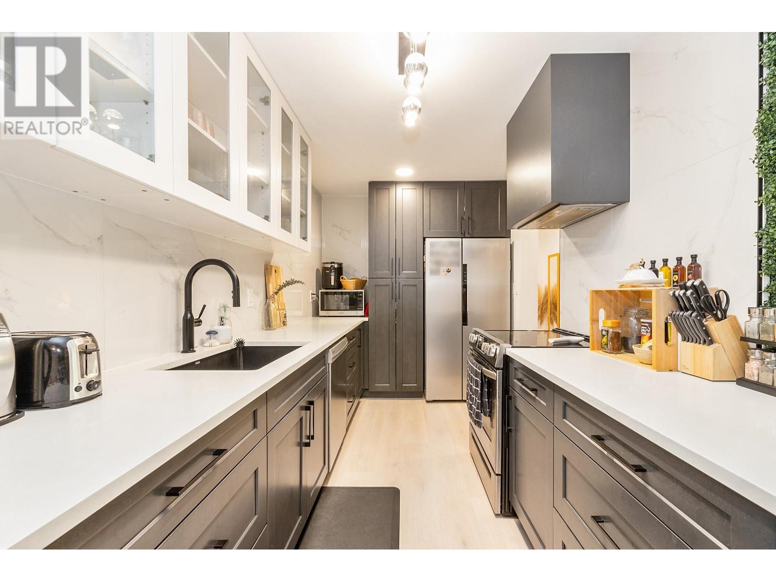 Listing Picture 7 of 21 : 226 9101 HORNE STREET, Burnaby / 本拿比 - 魯藝地產 Yvonne Lu Group - MLS Medallion Club Member
