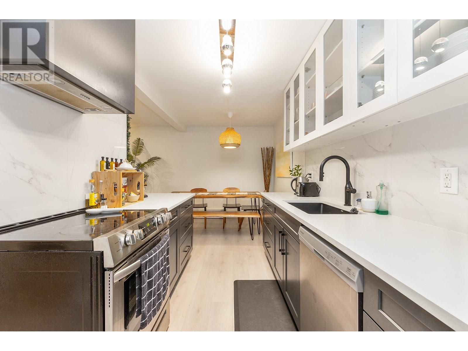 Listing Picture 8 of 21 : 226 9101 HORNE STREET, Burnaby / 本拿比 - 魯藝地產 Yvonne Lu Group - MLS Medallion Club Member