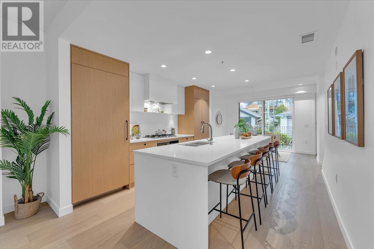 Property at 34 92 W KING EDWARD AVENUE image 1
