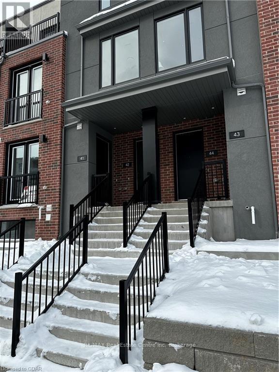 42 - 99 Roger Street, Waterloo, Ontario  N2L 1A4 - Photo 2 - X11988353
