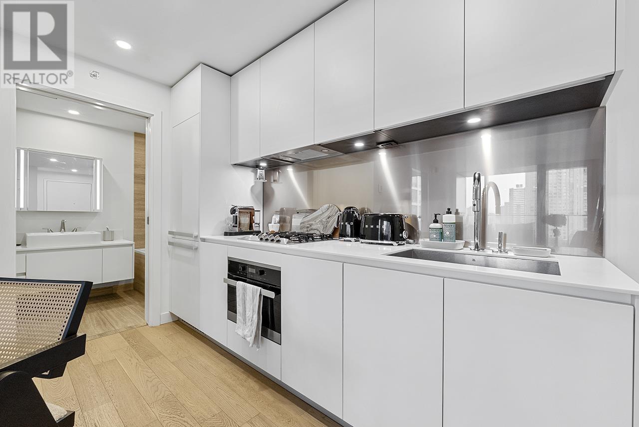 Listing Picture 9 of 25 : 1106 1480 HOWE STREET, Vancouver / 溫哥華 - 魯藝地產 Yvonne Lu Group - MLS Medallion Club Member