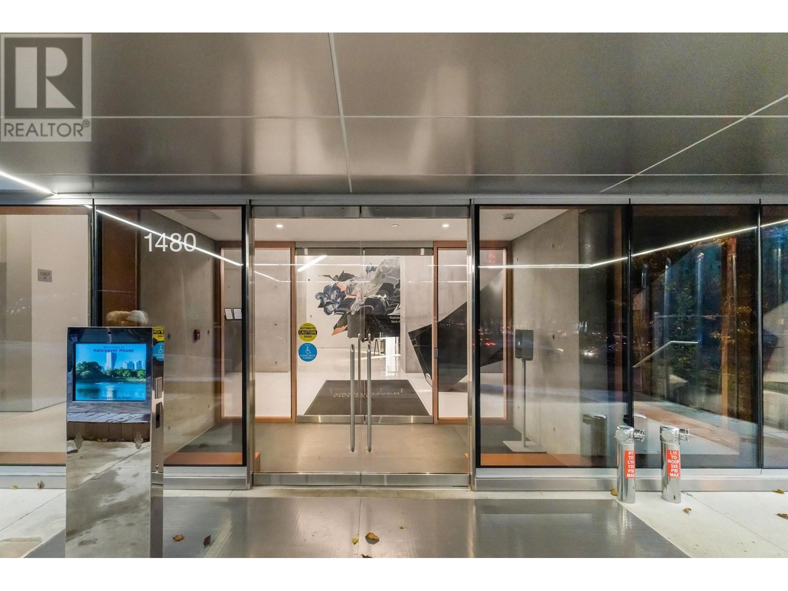 Listing Picture 3 of 25 : 1106 1480 HOWE STREET, Vancouver / 溫哥華 - 魯藝地產 Yvonne Lu Group - MLS Medallion Club Member