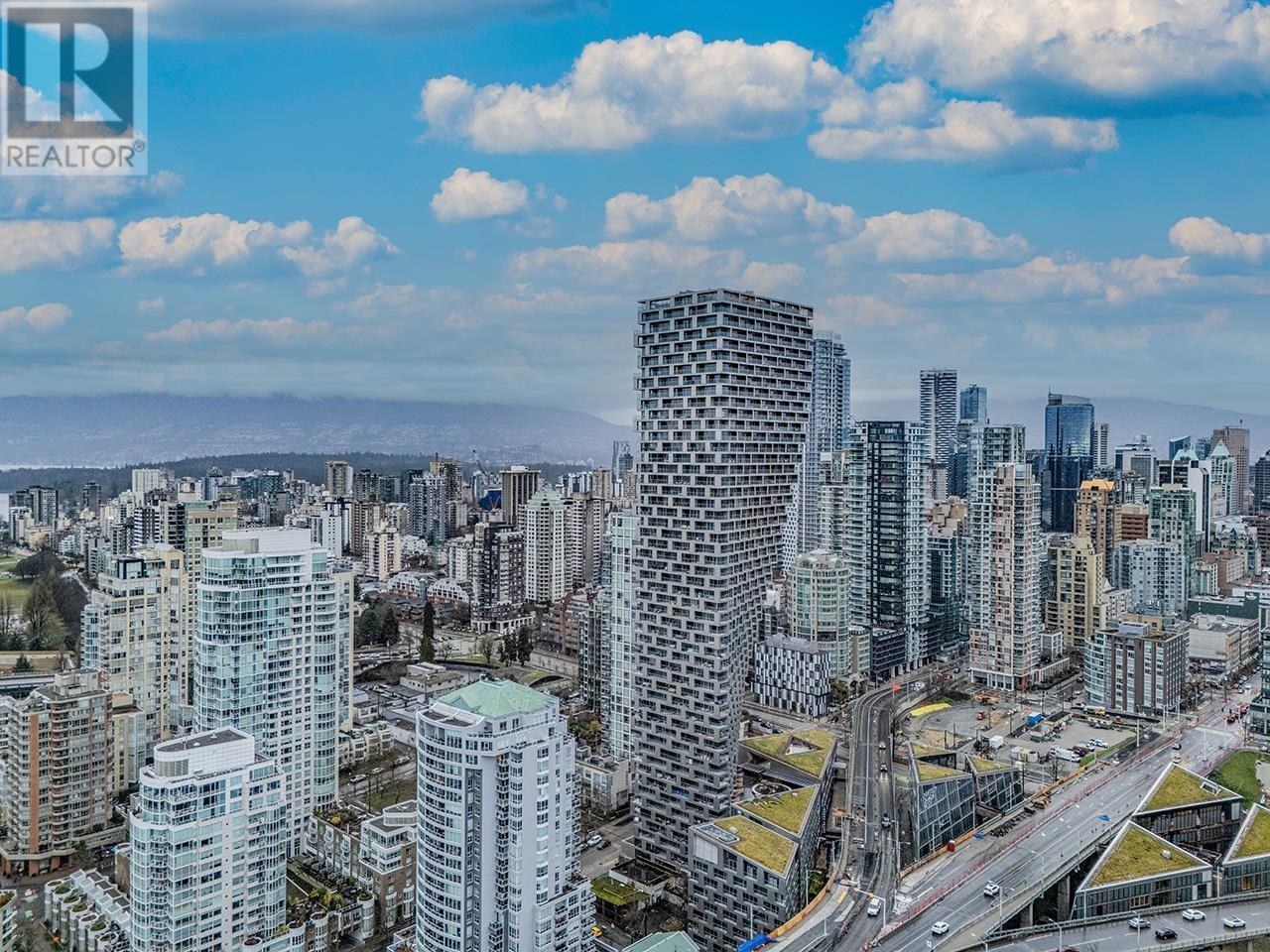 Listing Picture 2 of 25 : 1106 1480 HOWE STREET, Vancouver / 溫哥華 - 魯藝地產 Yvonne Lu Group - MLS Medallion Club Member